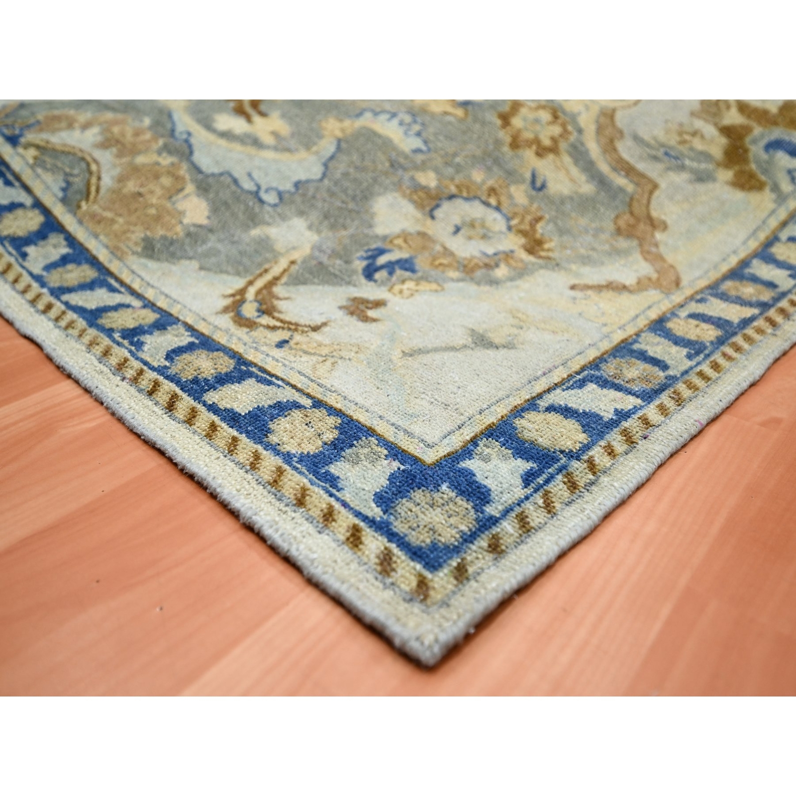 8’1″x10’2″ Ivory Zoroastrian Ispahan Inspired Hand Knotted 100% Wool Rug R75472