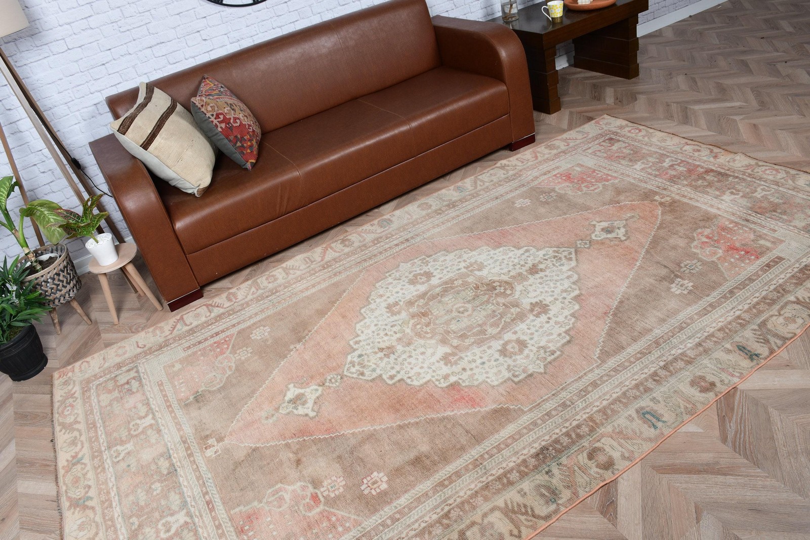 Turkish Vintage Rug 5,5×9,9 ft (167×302 cm), Brown Wool Rug