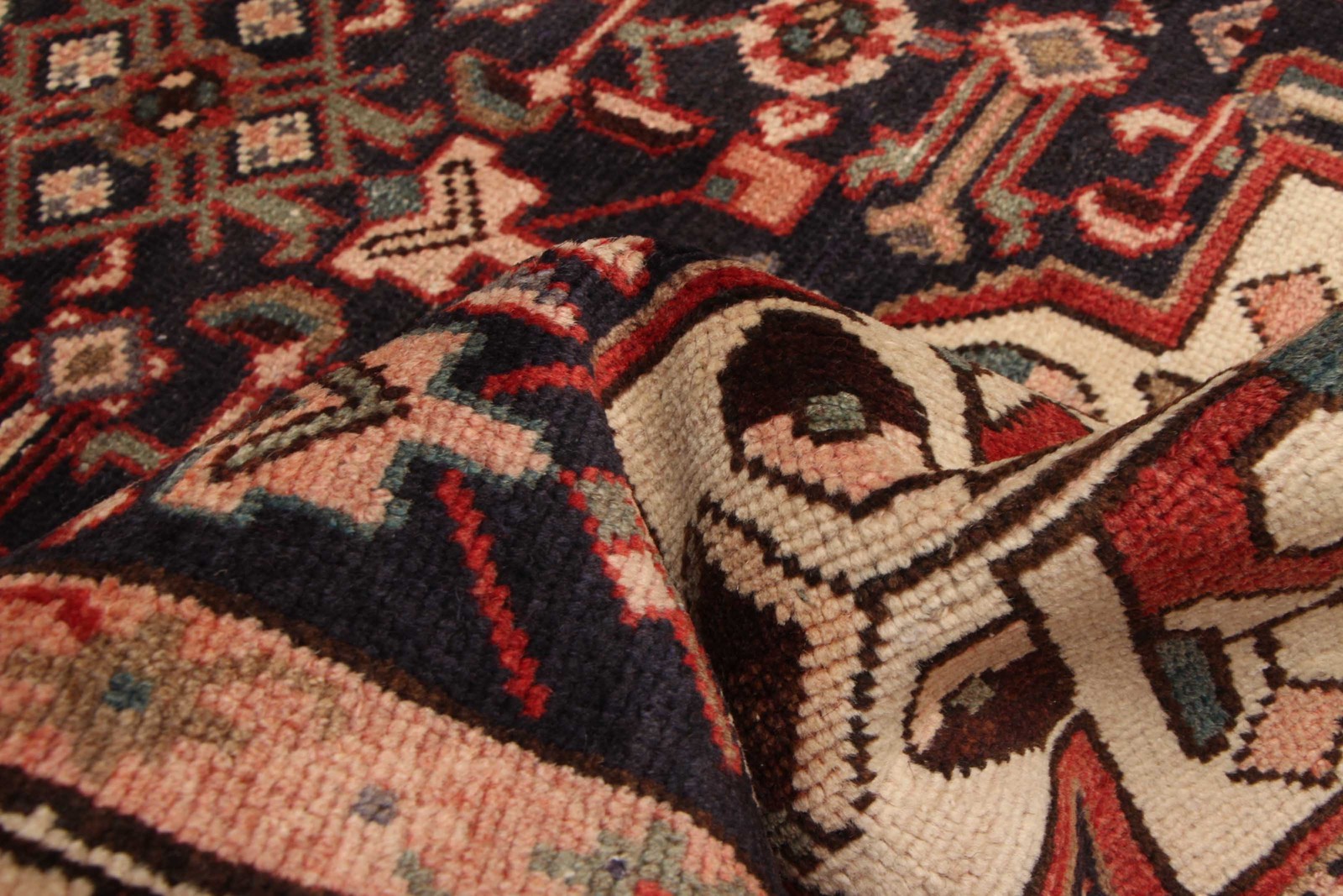 Vintage 2’10” x 4’9″ Traditional Hand Knotted Vegetable Dye Wool Area Rug
