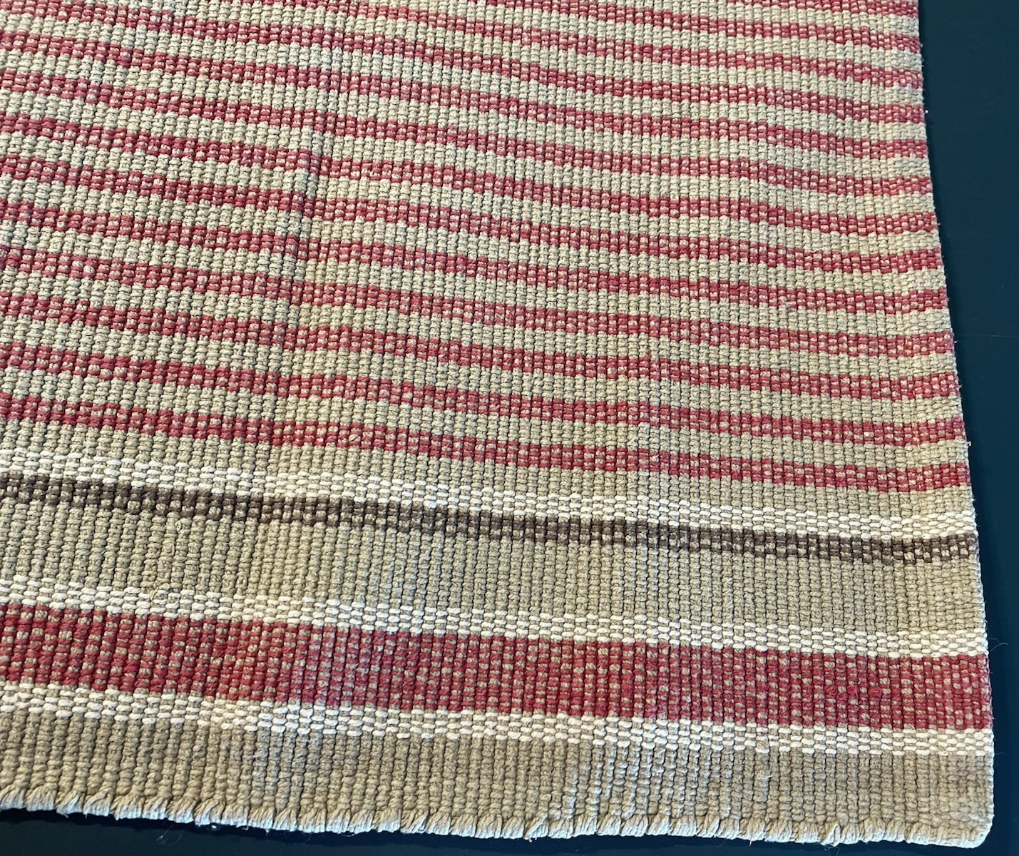 Pottery Barn EUC 100% Cotton Mat Rug 22 x 34 – Khaki Tan & Red Stripe