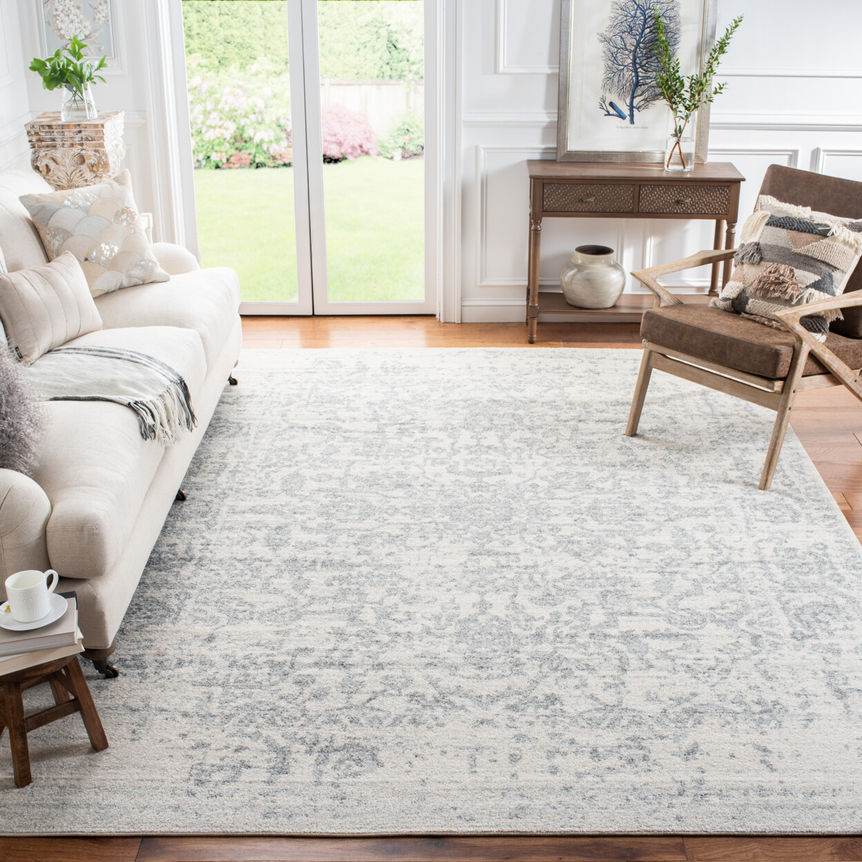 SAFAVIEH Madison Collection MAD603G Silver / Ivory Rug