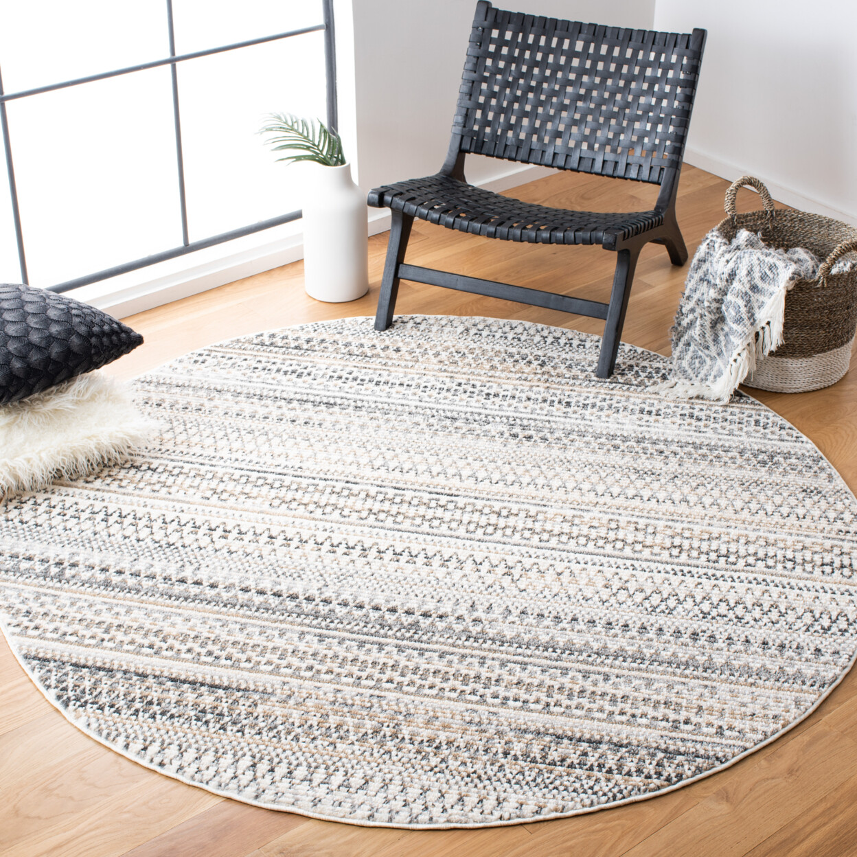 SAFAVIEH Sedona Collection SED819B Ivory / Grey Rug