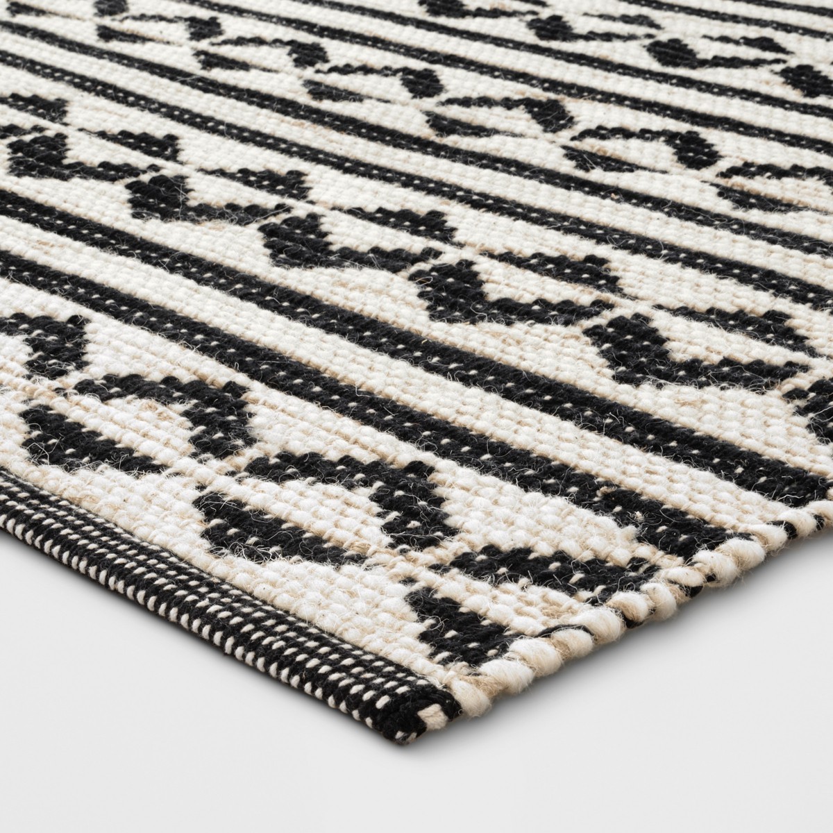 2’6″x4′ Geometric Woven Accent Rug Black – Threshold™: Handmade Cotton Wool Jute