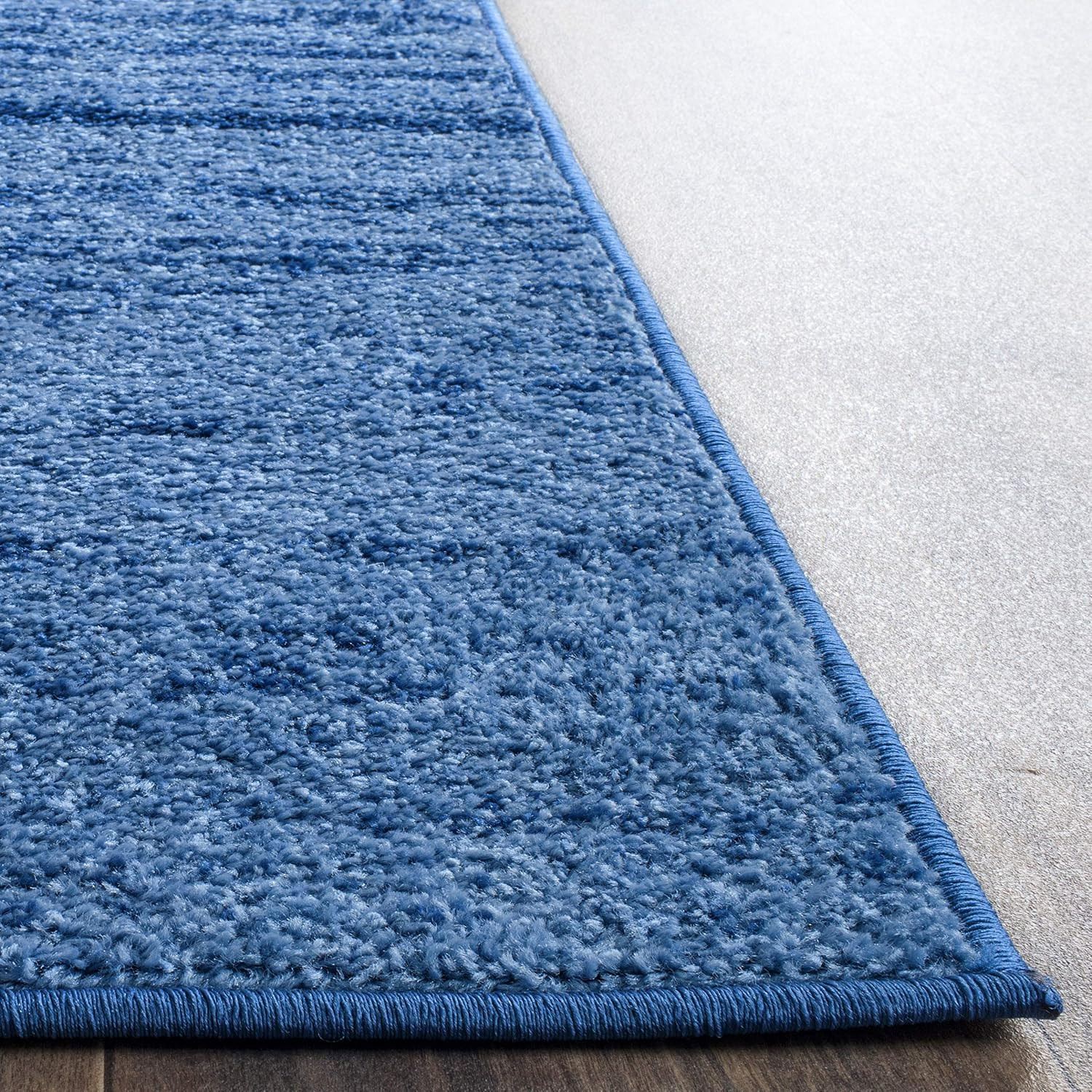 SAFAVIEH Adirondack Collection Accent Rug – 2’6″ X 4′, Light Blue & Dark Blue, M