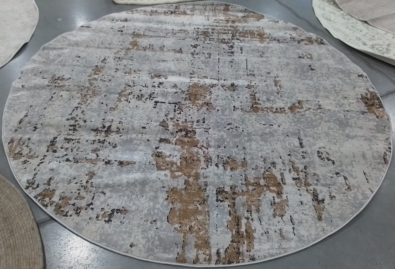GREY / GOLD 6′-7″ x 6′-7″ Flaw in Rug, Reduced Price 1172807901 SHV723G-7R