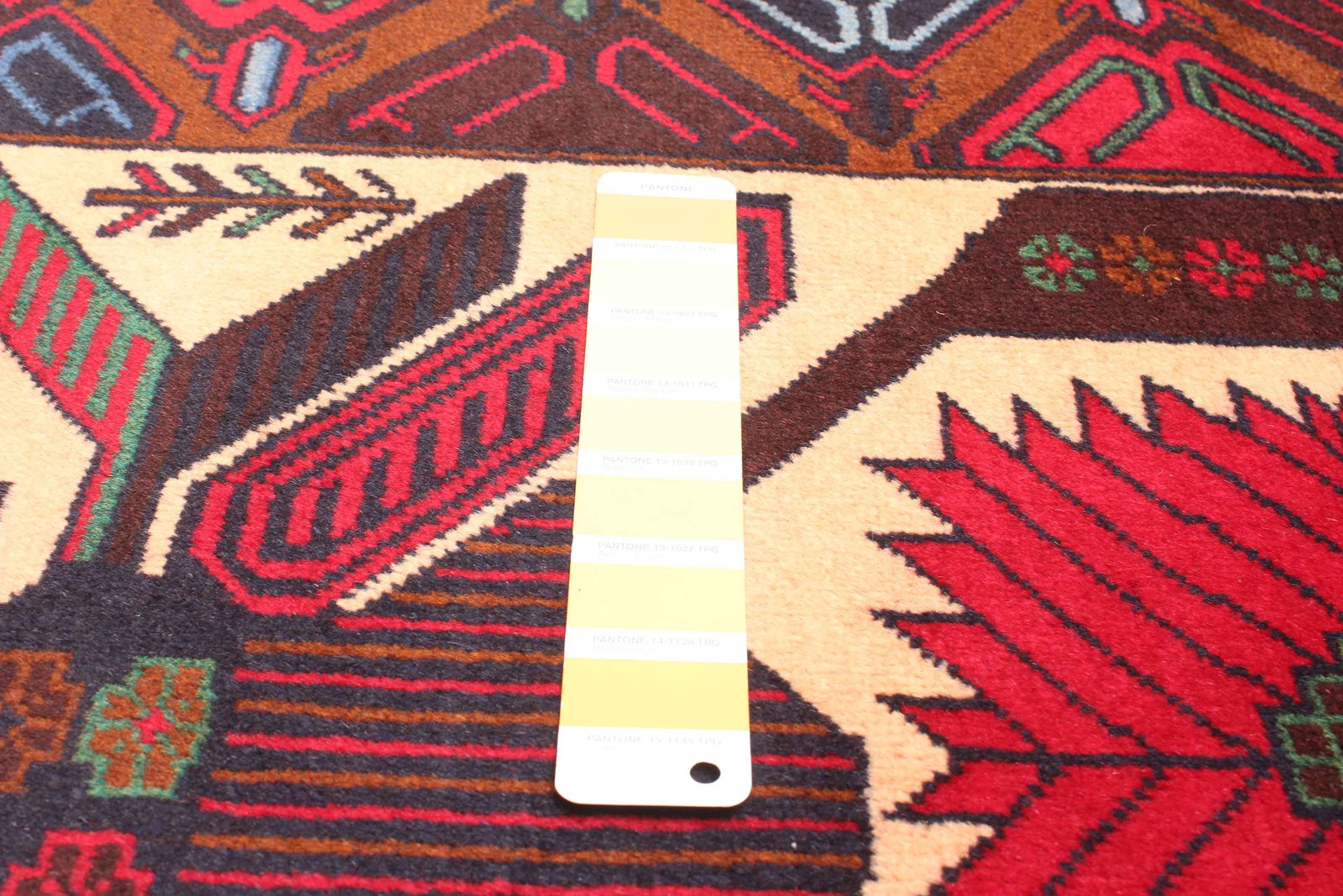 Vintage 2’10” x 4’5″ Traditional Hand Knotted Vegetable Dye Wool Area Rug