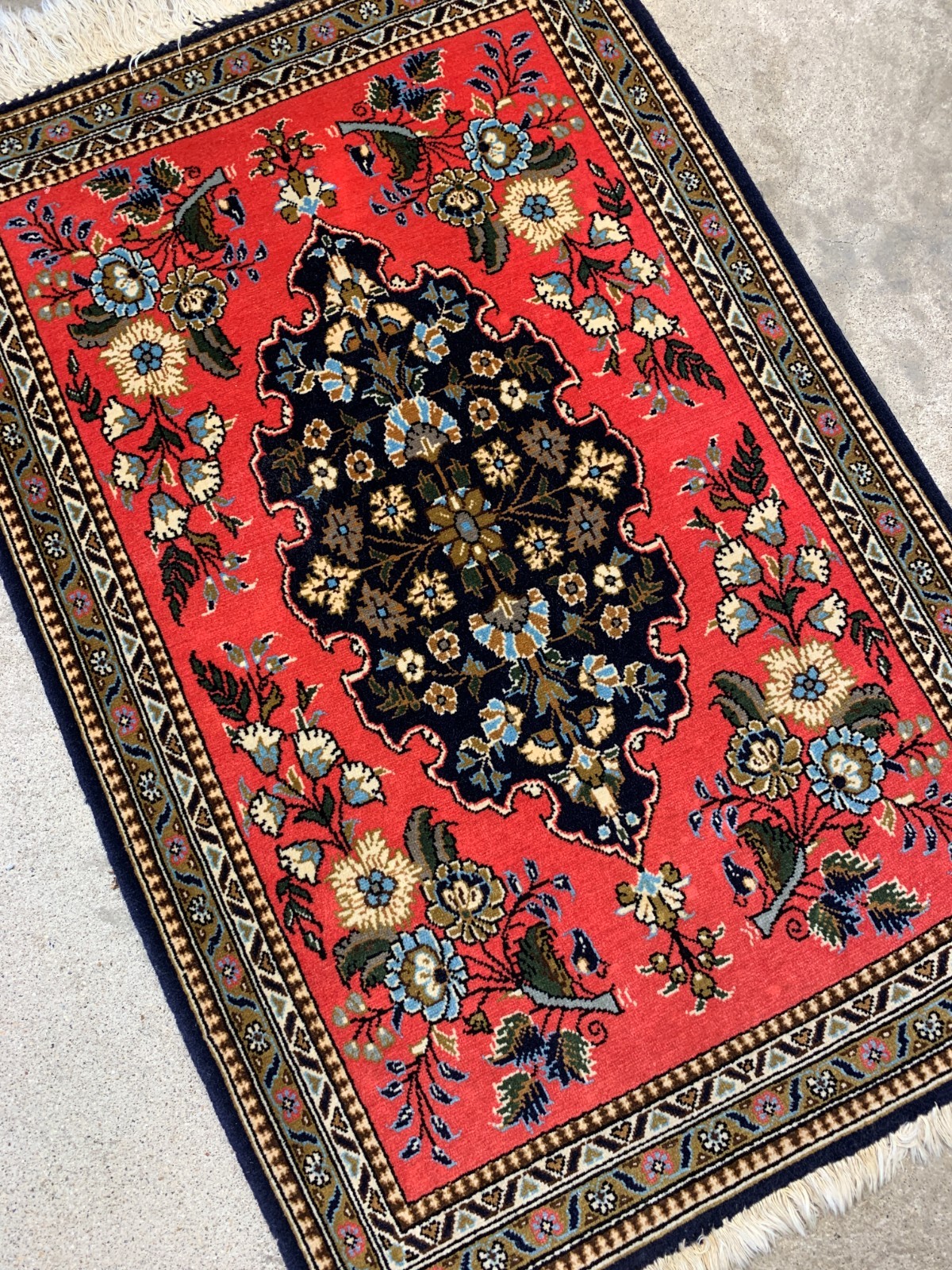2’x3′ Very Fine Hand-Knotted 100% Wool Qume Rug
