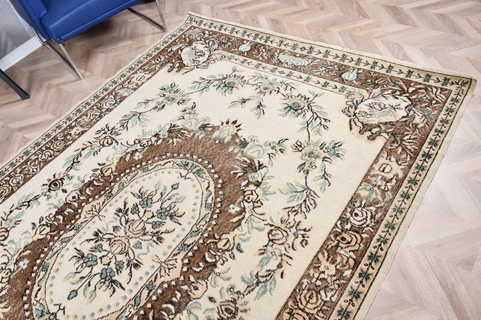 Vintage Turkish Large Rug 6×9,6 ft (184×292 cm), Brown Polka dot Rug