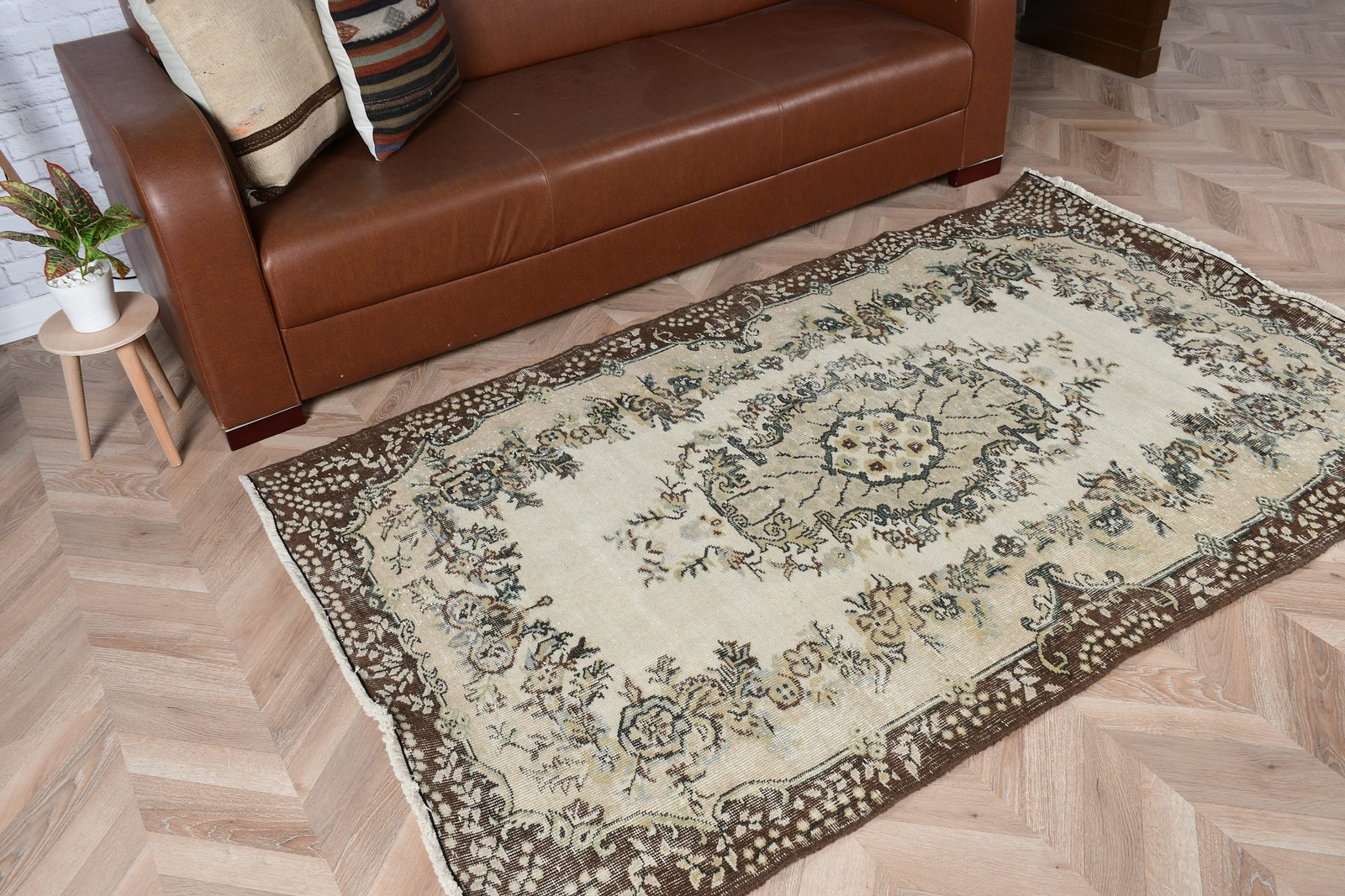4×6,5 ft Turkish Rug, Brown Floral Vintage Rug Wool