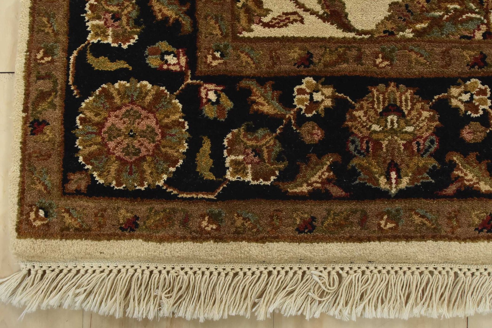 Agra Carpet 4’1” x 3’11” Square Beige Wool Traditional Hand-Knotted Oriental Rug