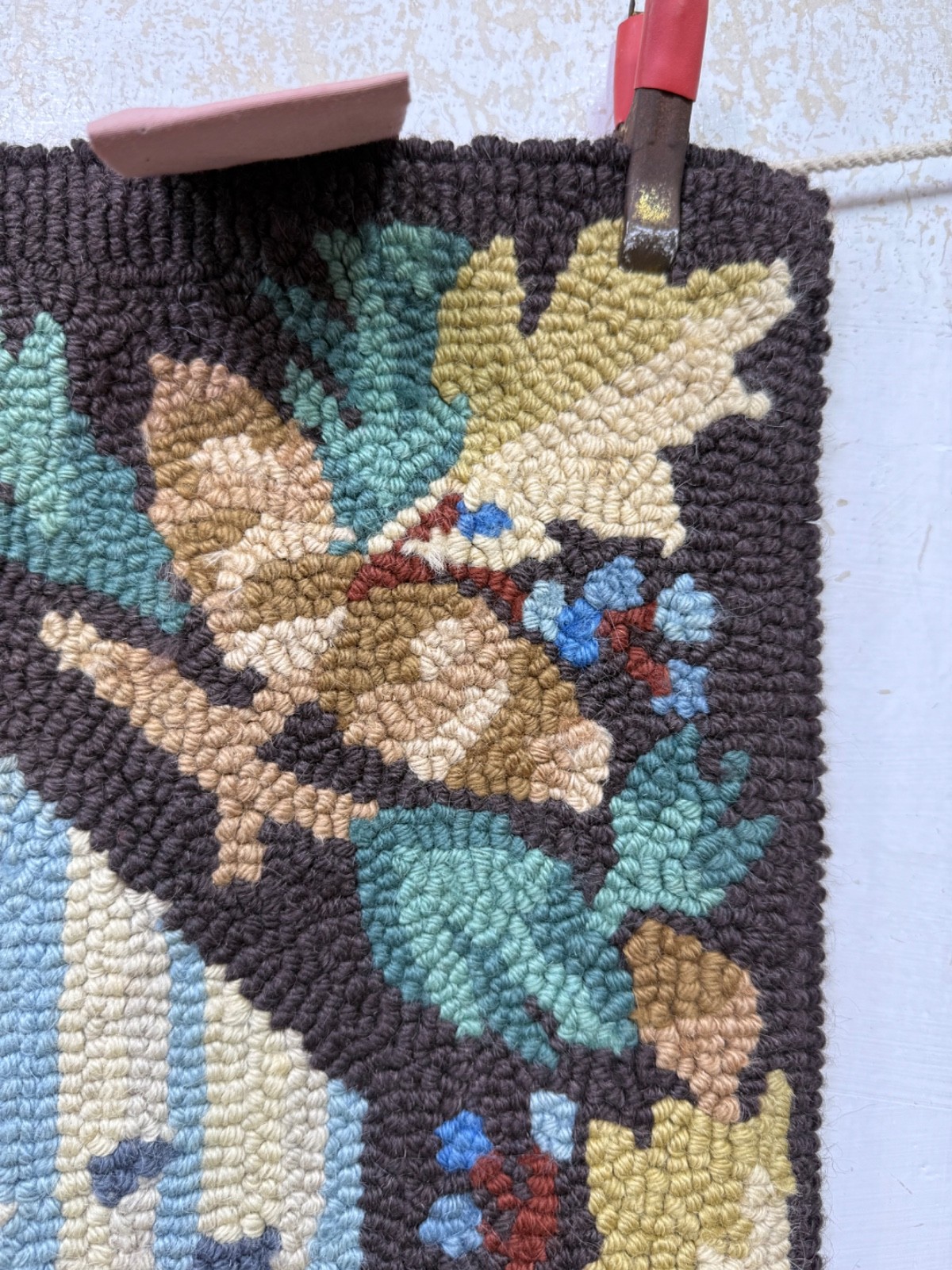 Vintage Beautiful Pictorial Figurative Hooked Rug Wall Hanging Floor Area