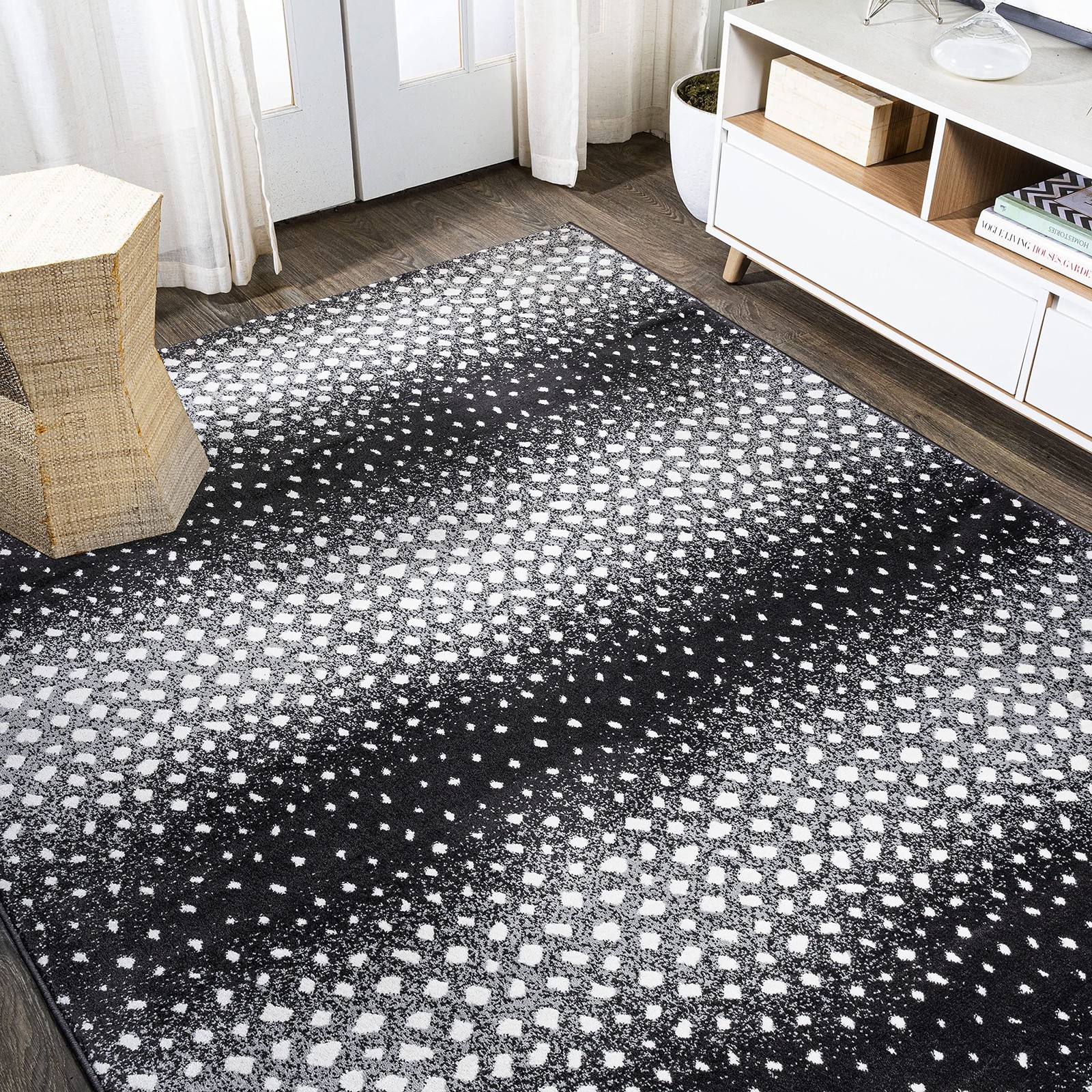 Antelope Modern Black/Cream Indoor Area Rug, 4×6, Animal Prints, Casual, Easy…