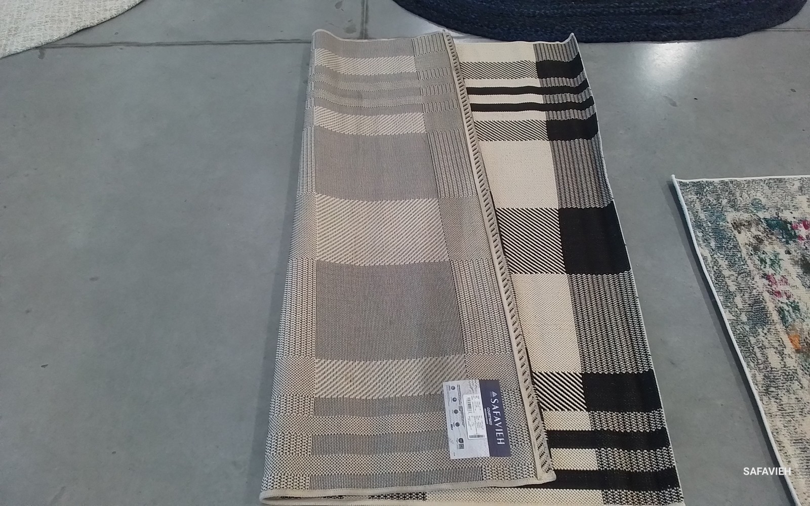 BLACK BONE 5′-3″ x 5′-3″ Back Stain Rug, Reduced Price 1172777323 CY6201-216-5SQ