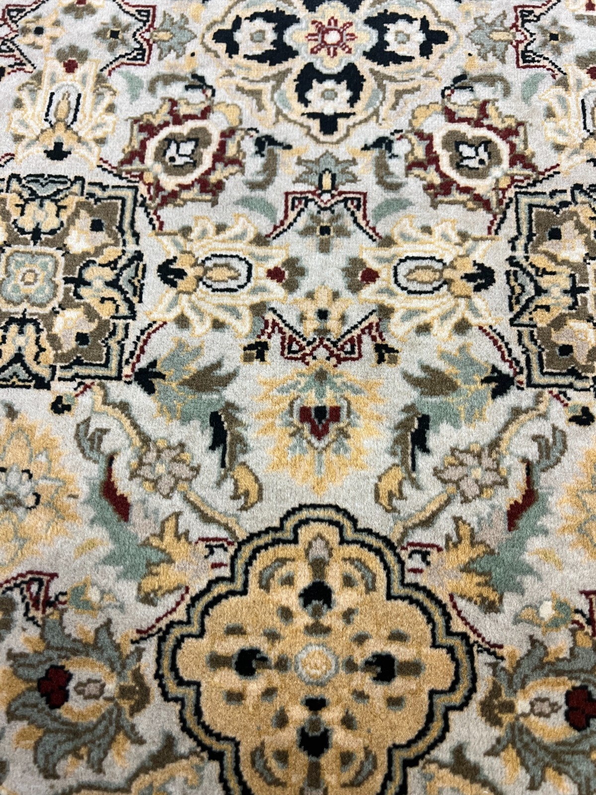 4’6″ x 4’6″ Round Pakistani Tab riz Oriental Rug – Hand Made – 100% Wool