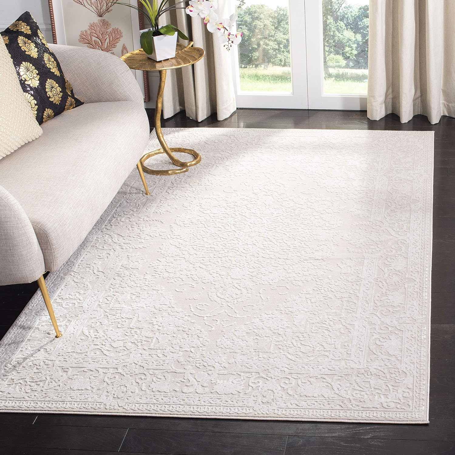 Vintage Distressed Area Rug 5’1″ x 7’6″ – Creme & Ivory, Non-Shedding