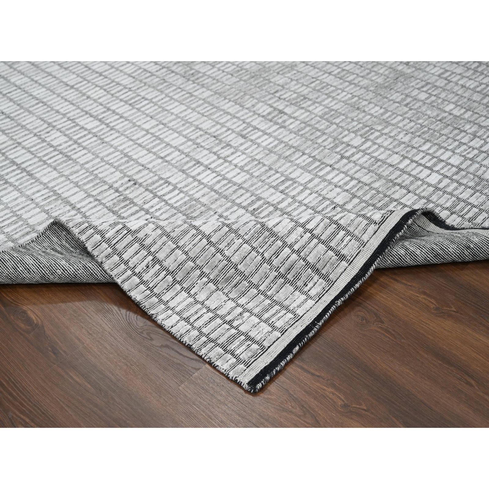 7’10″x10′ Gray and Black Modern Design Hand Loomed Pure Wool and Silk Rug R84307