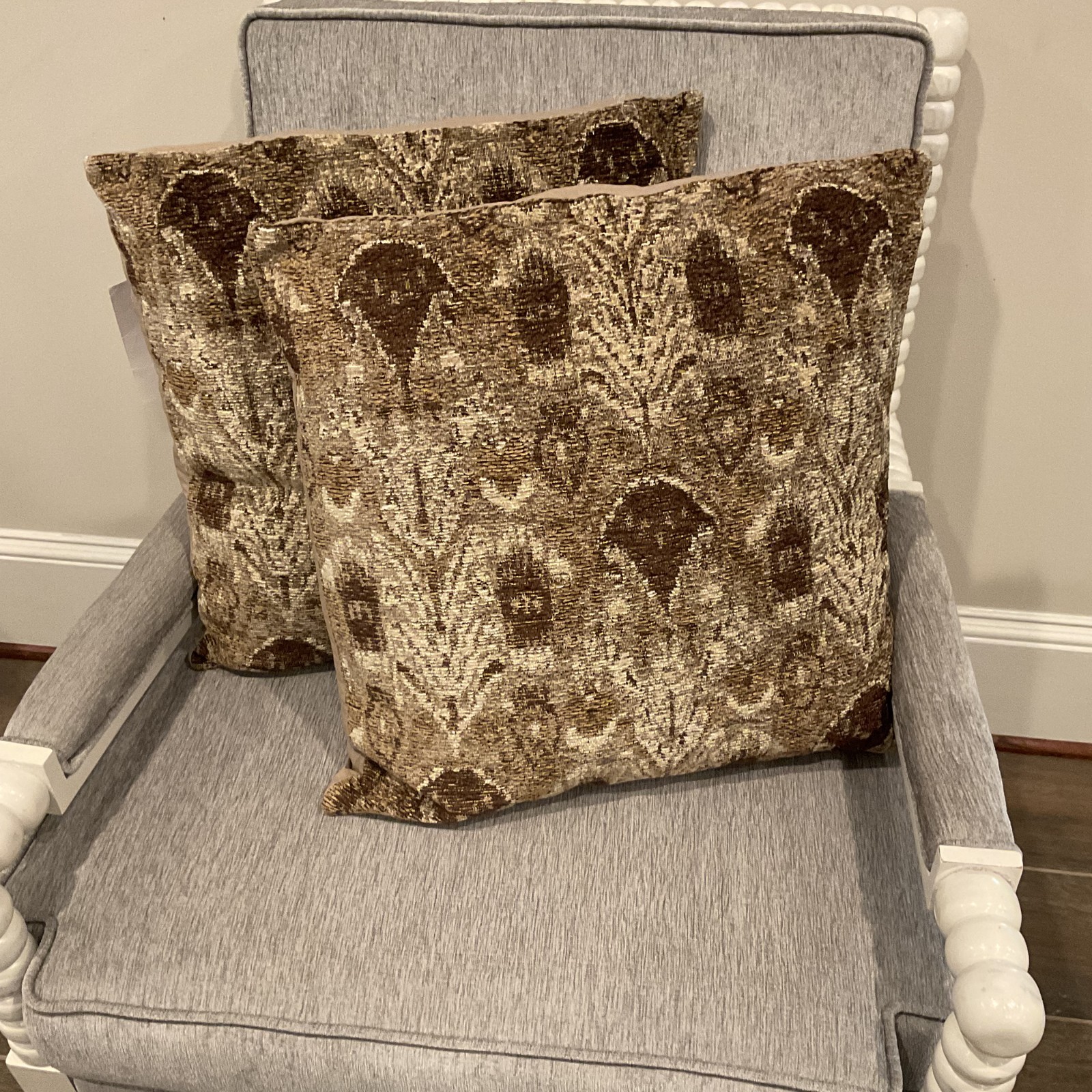 Handmade 20″ x 20″ Chenille Throw Pillow Set