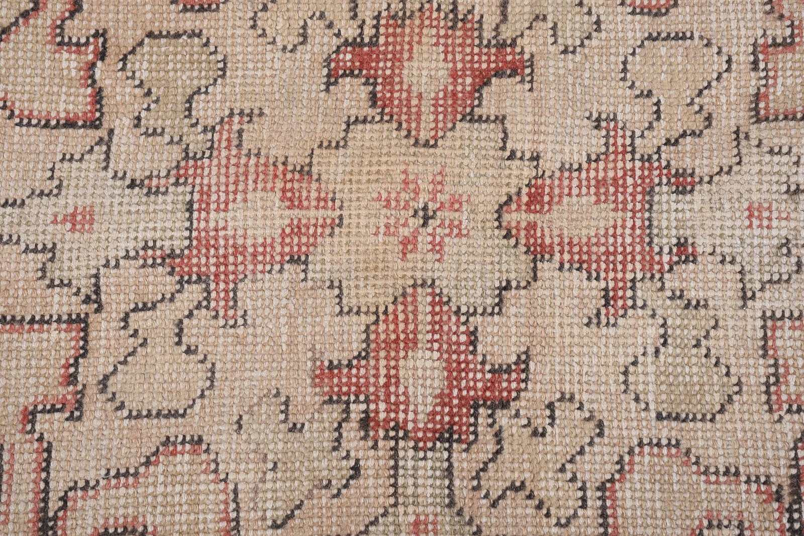 Vintage Rug 4,4×7,7 ft (134×235 cm), Red Plants & trees Turkish Rug