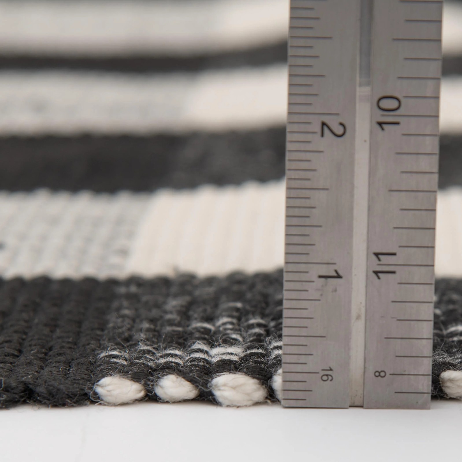 Mainstays 24″ x 36″ Black, White Outdoor Layering Rug.