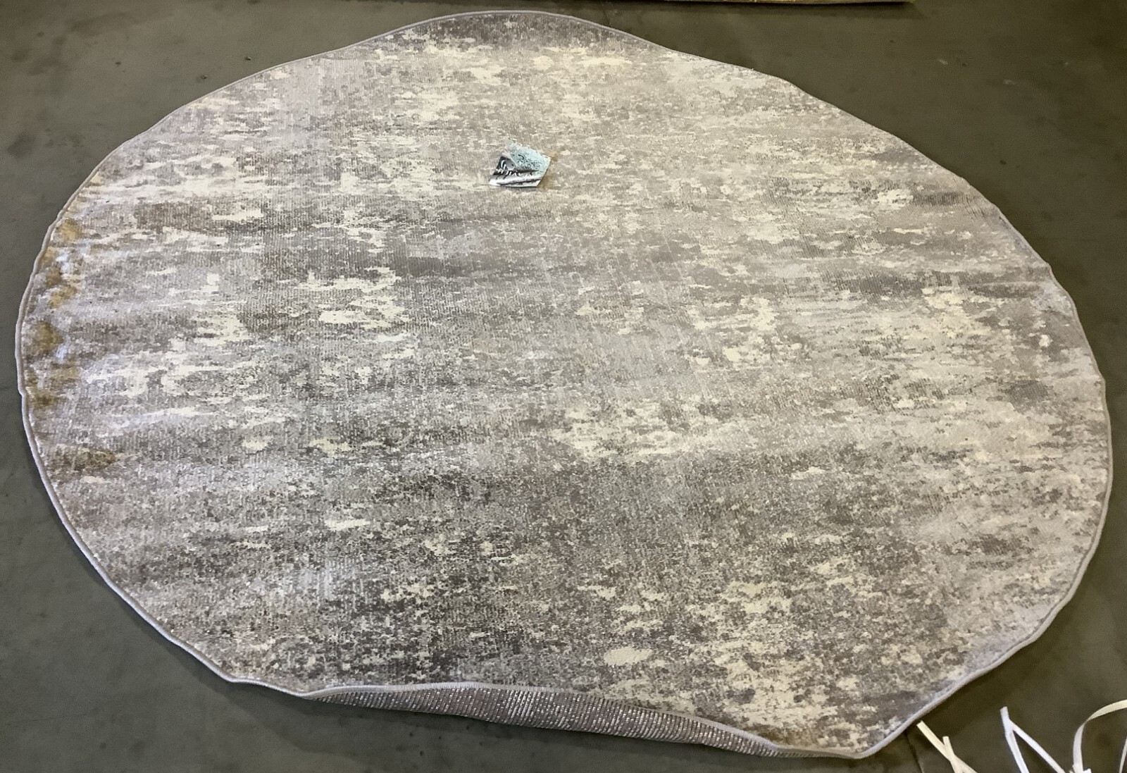 GREY / BEIGE 8′-0″ x 8′-0″ Flaw in Rug, Reduced Price 1172670511 MAD471G-8R