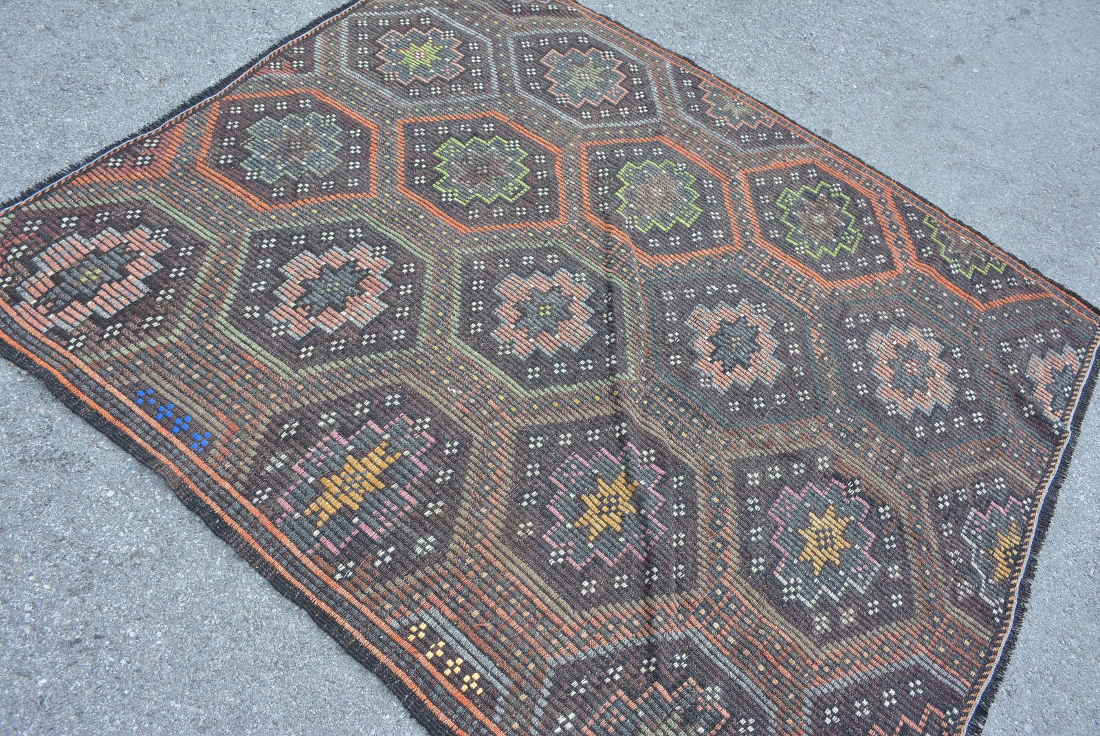 Vintage Area Rug 5,7×6,2 ft (173×190 cm), Kilim Brown Floral Turkish Rug