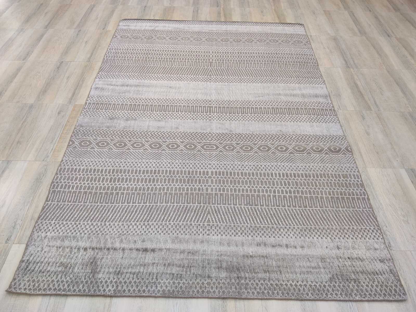 Modern Area Rug for Living Room Loom-made Woven Grey Wool Viscose 7 x 10 ft