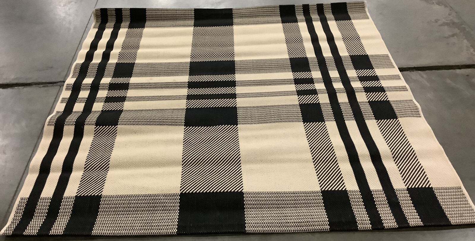 BLK / BONE 5′-3″ x 5′-3″ Back Stain Rug, Reduced Price 1172669484 CY6201-216-5SQ