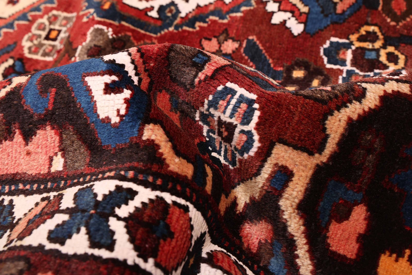 Vintage 5’6″ x 10’2″ Traditional Hand Knotted Vegetable Dye Wool Area Rug