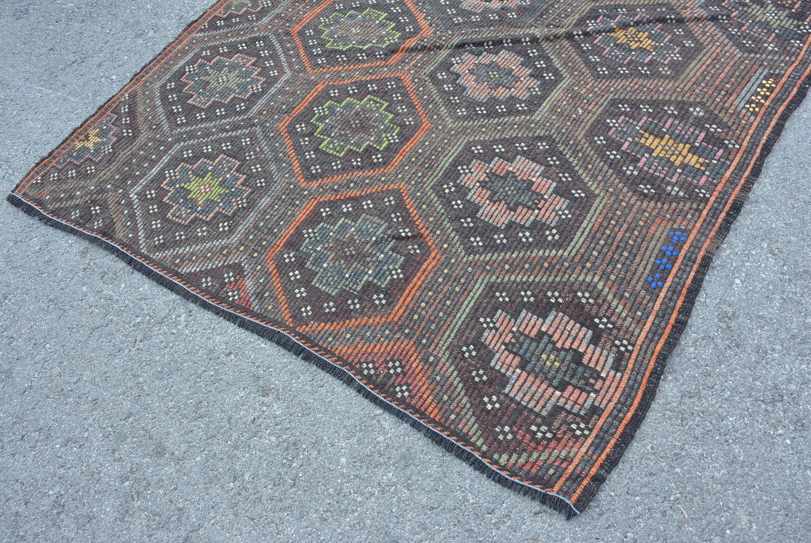 Vintage Area Rug 5,7×6,2 ft (173×190 cm), Kilim Brown Floral Turkish Rug