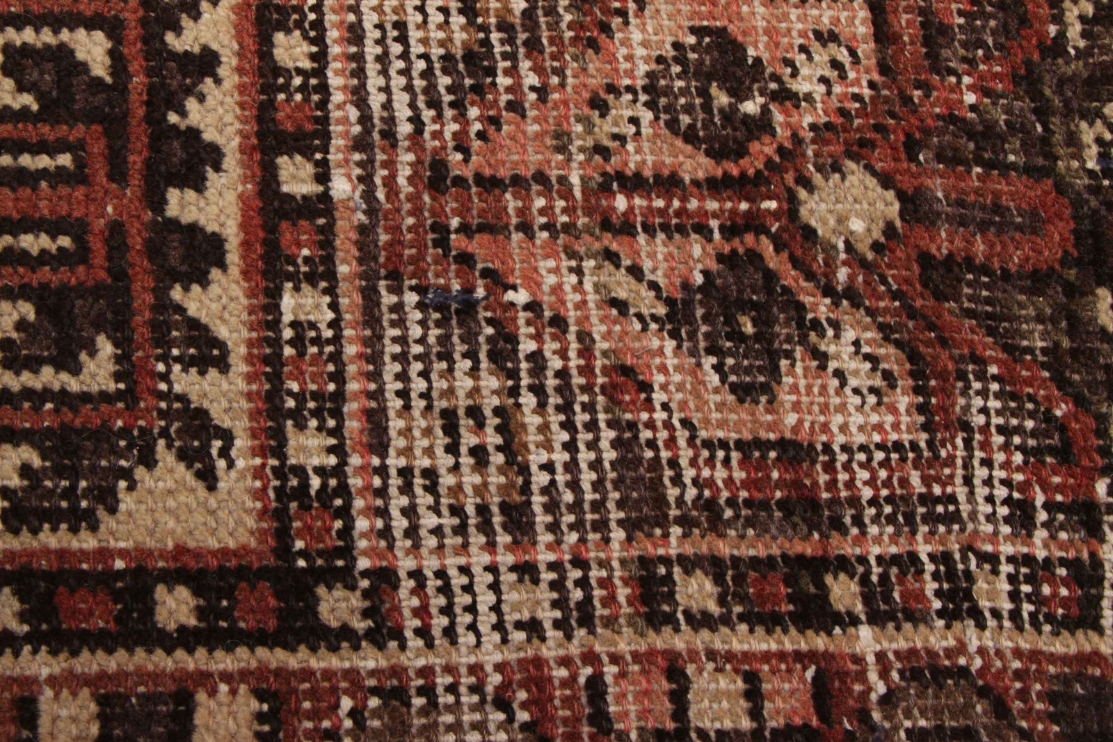 Vintage 4’6″ x 5’4″ Traditional Hand Knotted Vegetable Dye Wool Area Rug
