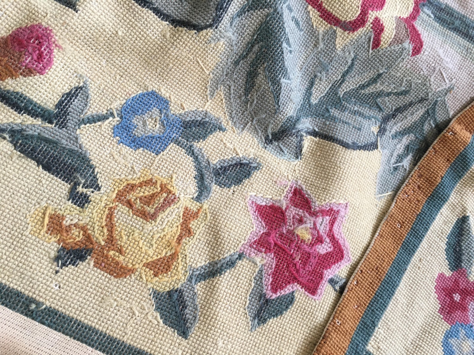 French Aubusson Needlepoint Flat Pile country French 10 x 14 Spectacular Floral