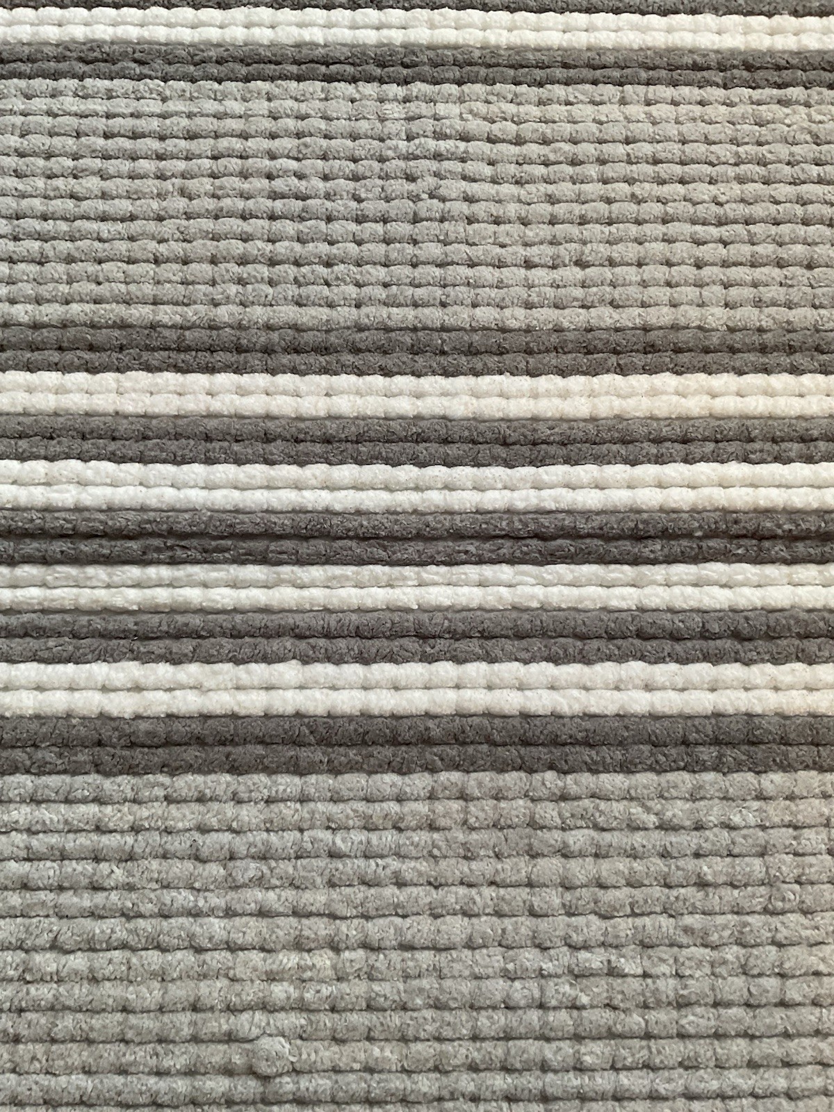 Mind on Design Gray/White Chenille Noodle Bath Rug w/Non-Skid Back ~ 45”x 27”