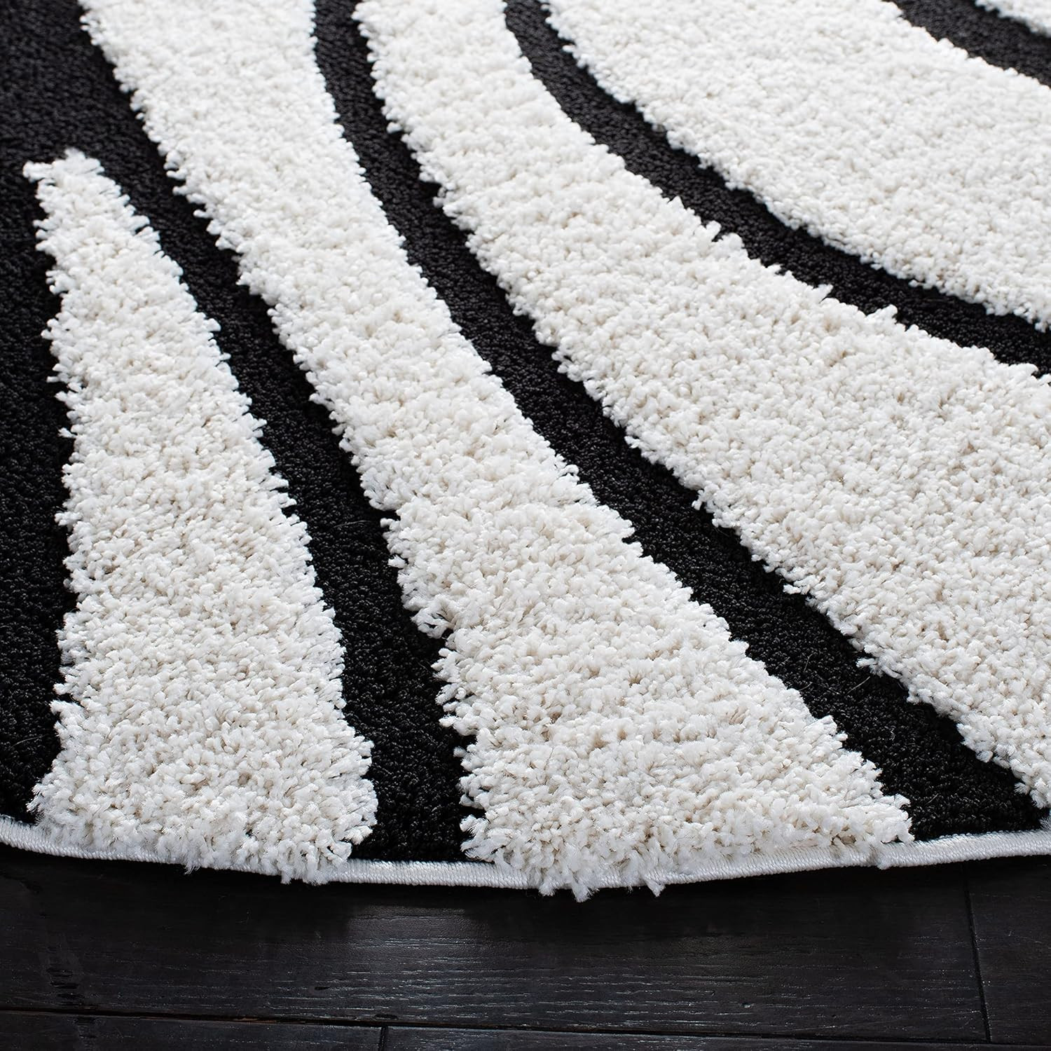 Ivory/Black Abstract Wave 5′ Round Plush Area Rug for Living Room & Bedroom