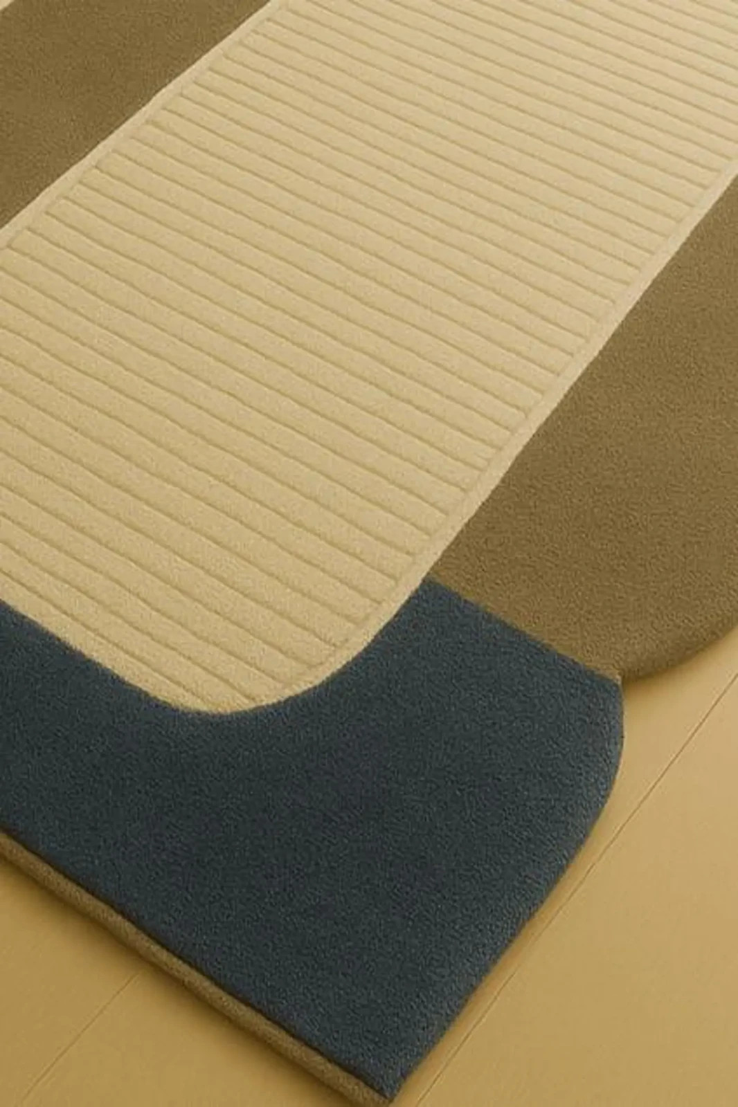 New Modern Hand Tufted Wool Geometric Rug: Mid-Century Modern Accent Carpet