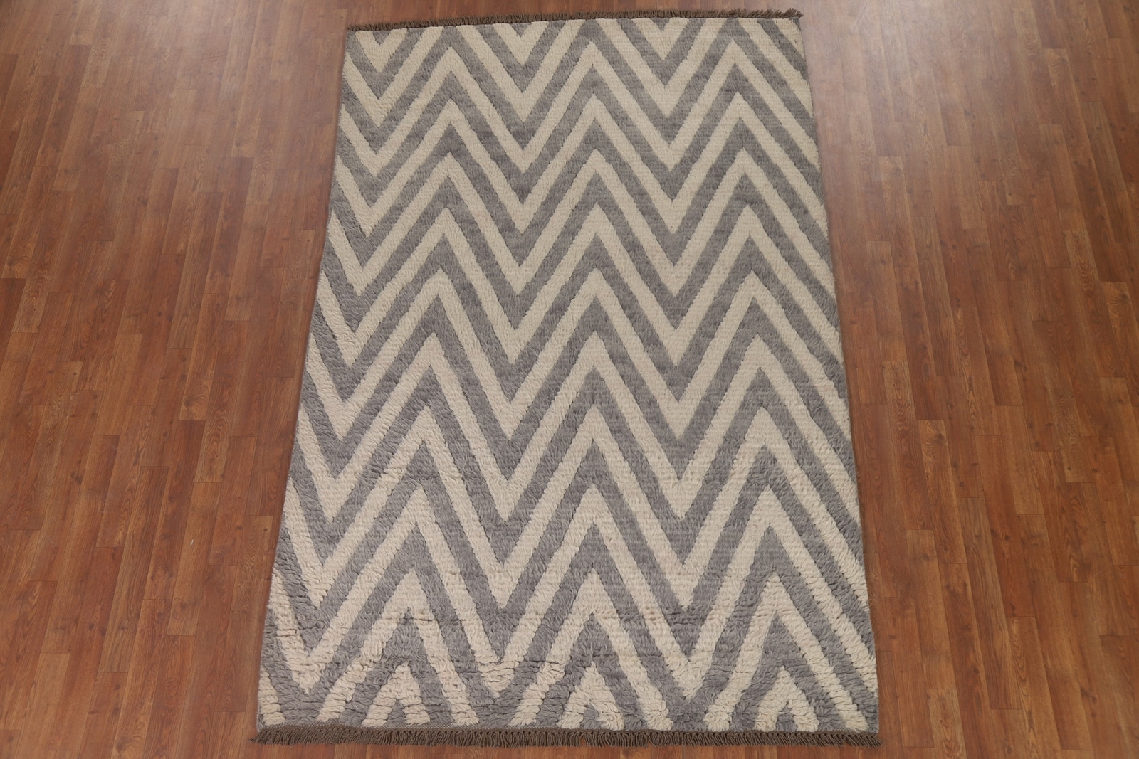 Ivory/ Blue Chevron Moroccan Shaggy Oriental Area Rug 6’x8′ Handmade Wool Carpet