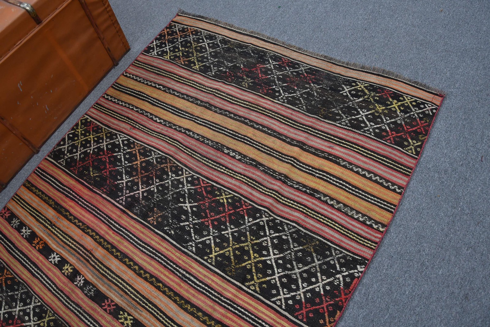 Vintage 4,3×6,1 ft Rug, Area Turkish Rug, Black Red Floral Rug