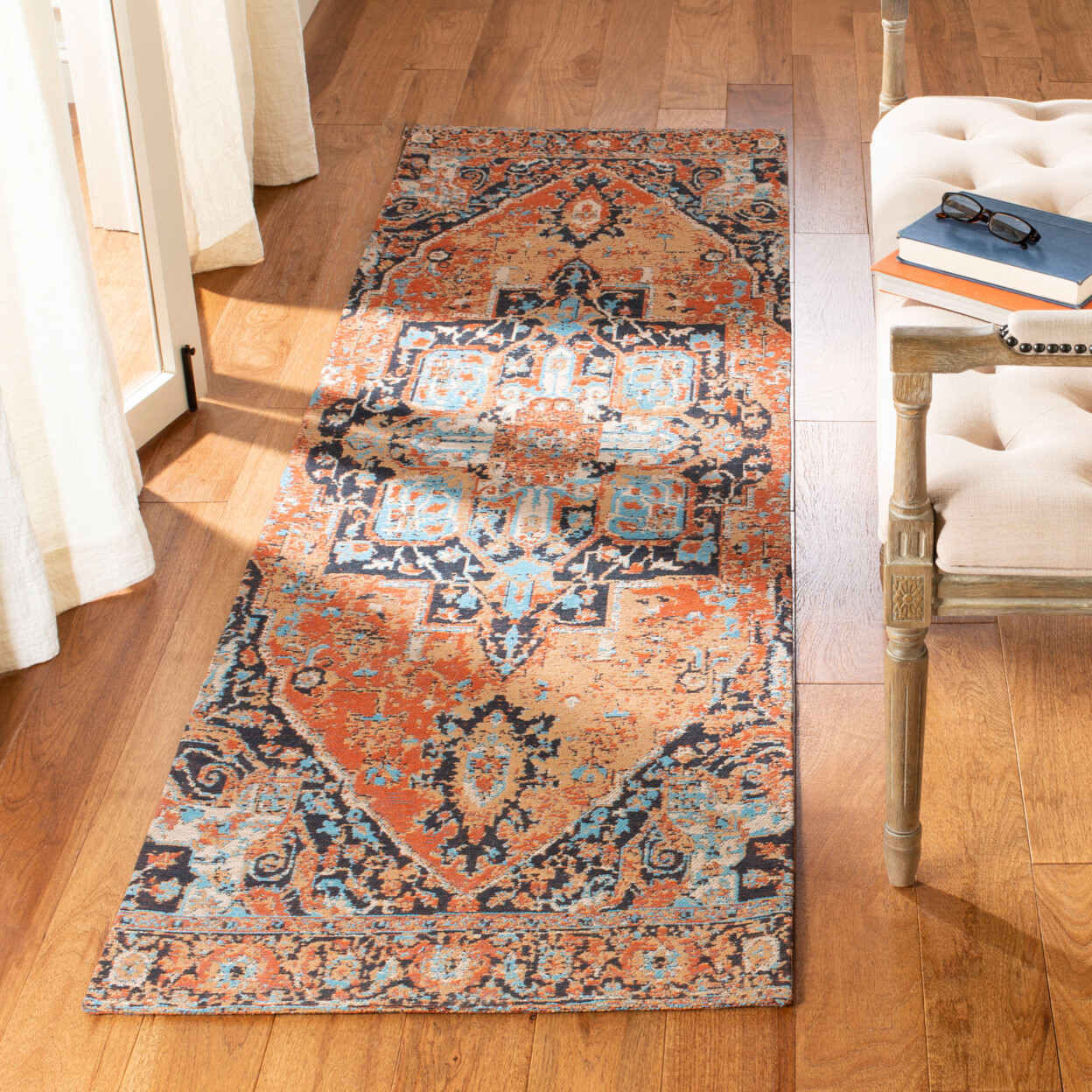 SAFAVIEH Classic Vintage CLV111P Orange / Navy Rug
