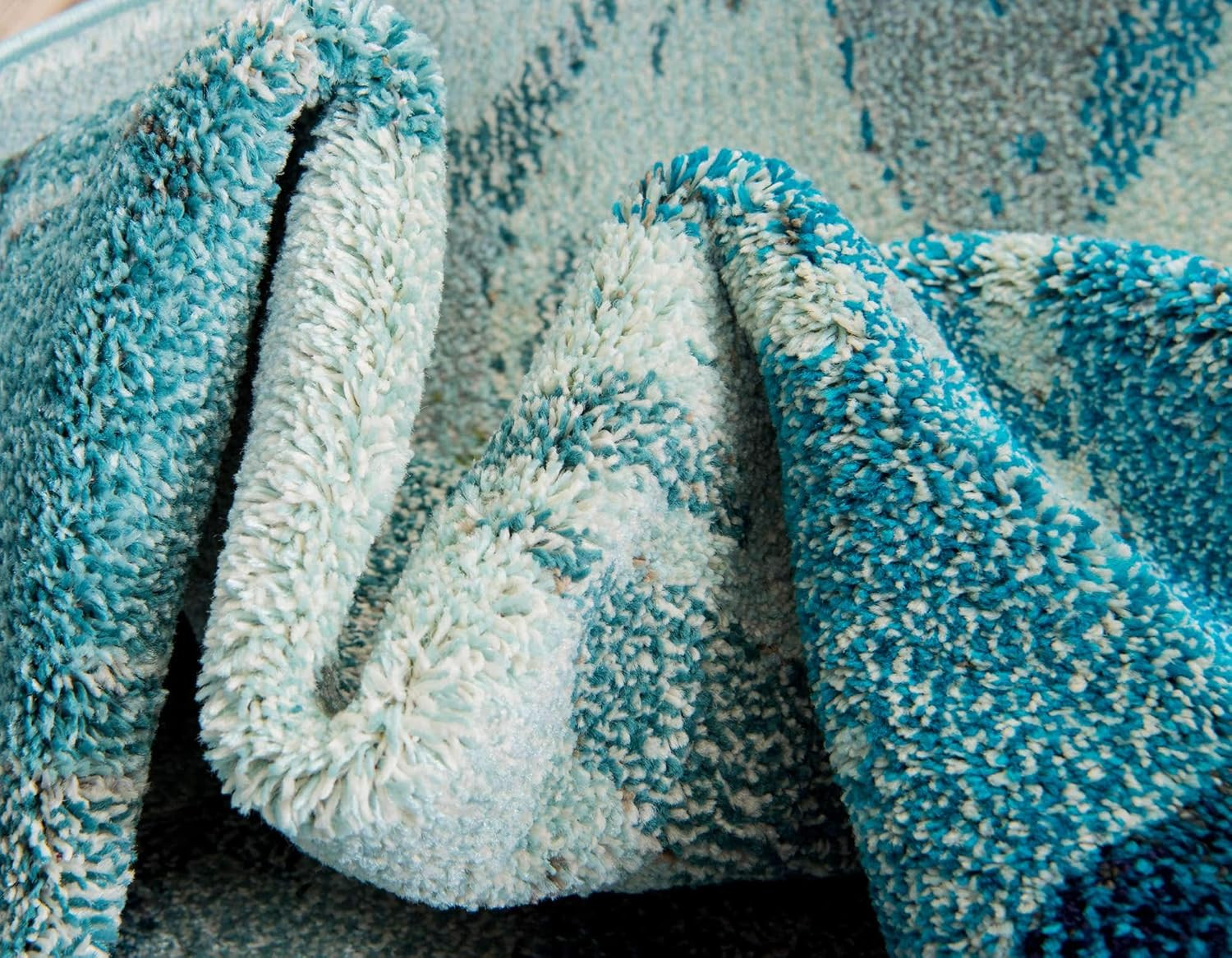 Coastal Modern Light Blue Fish Area Rug – Positano Collection (5′ x 8′)