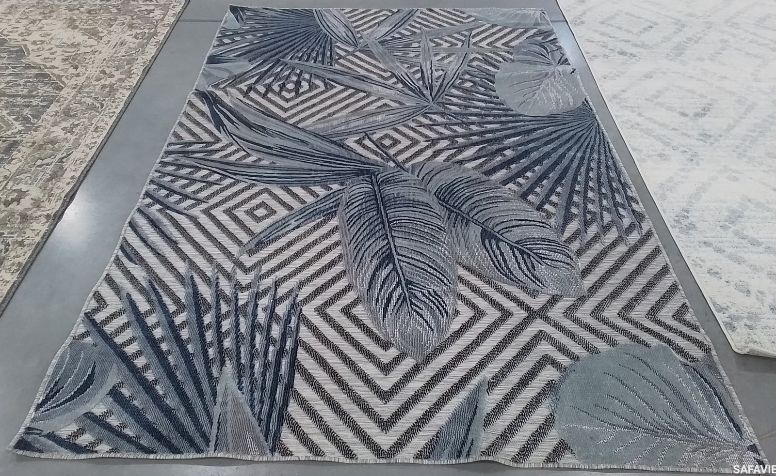 IVORY / NAVY 6′-5″ x 9′-6″ Damaged Rug, Reduced Price 1172805182 CBN447N-6