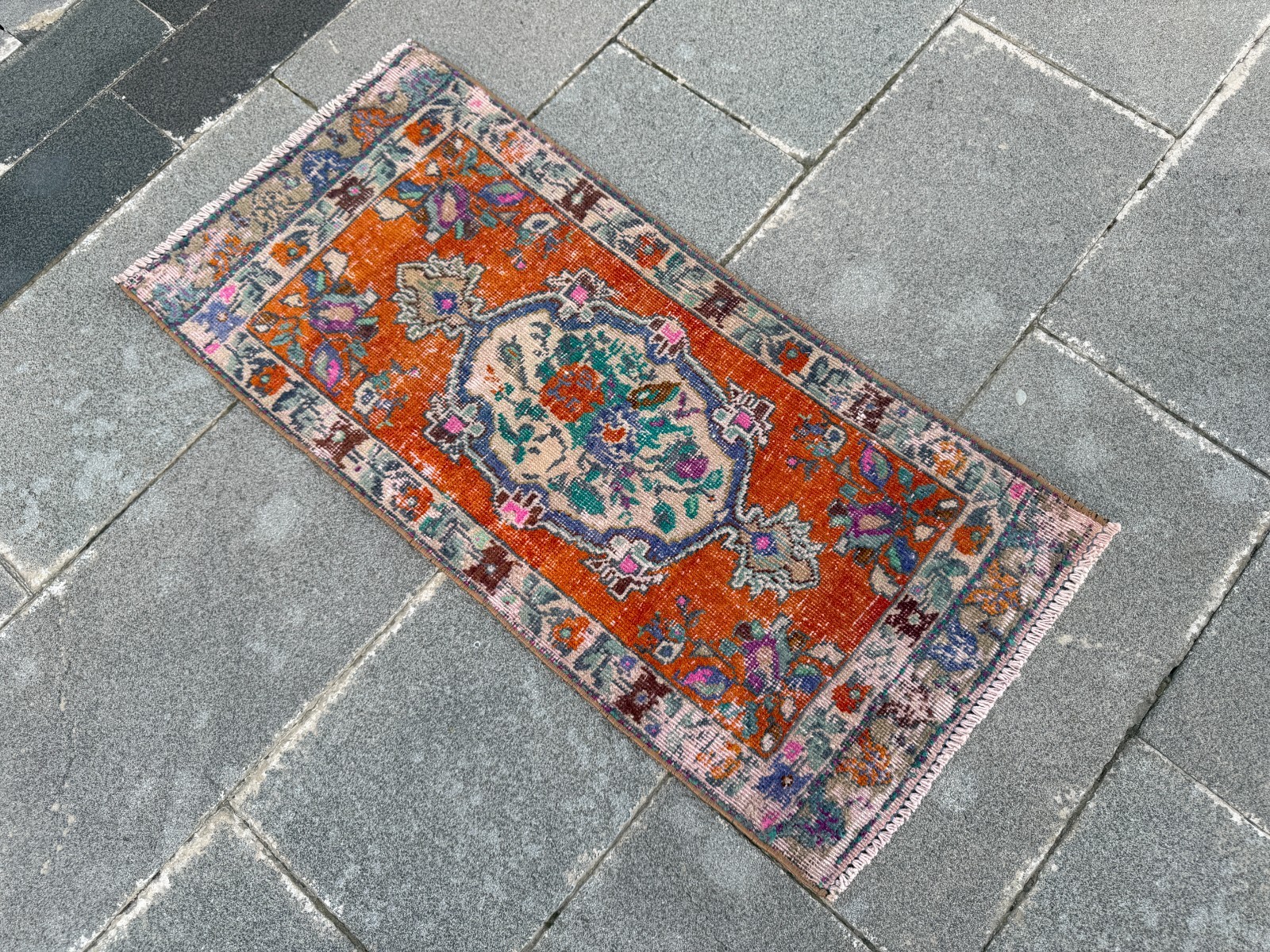 Vintage Turkish Oushak Rug – 1.5 x 3.2 ft Terracotta Orange Floral Accent Mat