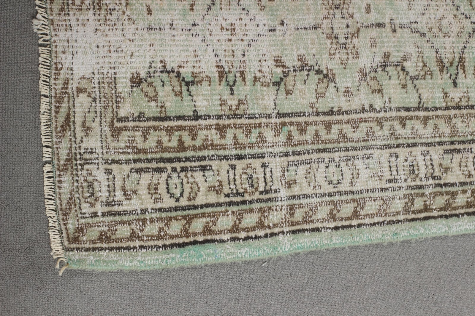 Vintage Turkish Rug 5×7,9 ft, Green Area Moroccan Wool Rug