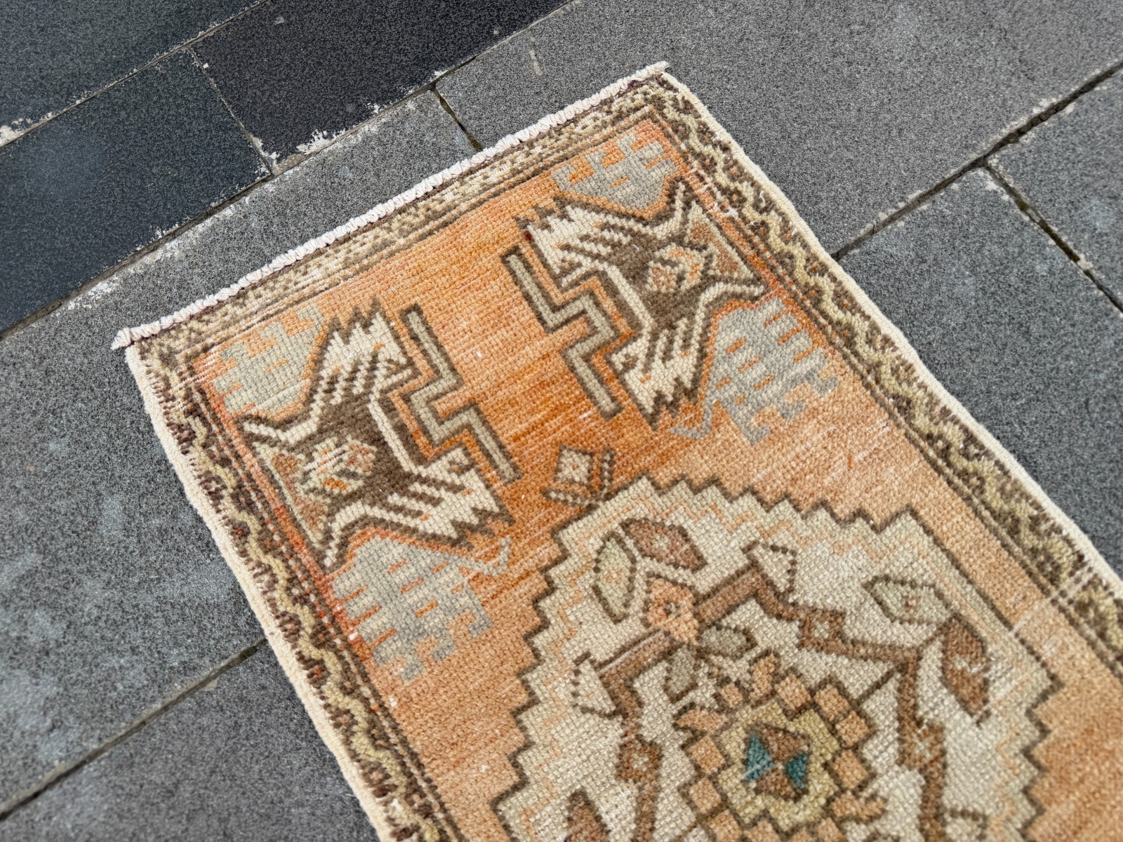 Small Vintage Turkish Oushak Rug 1.5×3.0 ft Peach Beige Tribal Accent Mat
