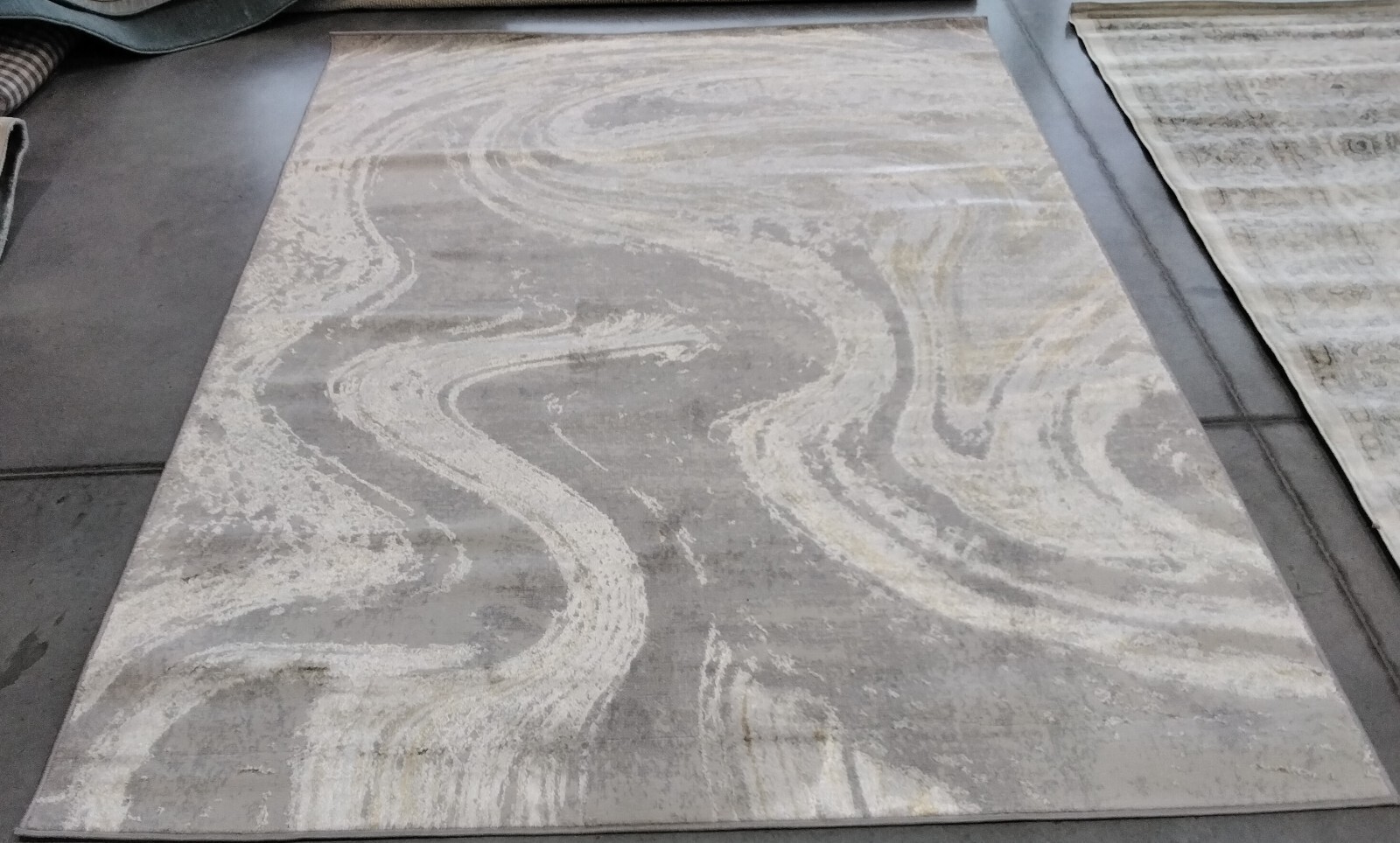 GREY / GOLD 5′-5″ X 7′-7″ Back Stain Rug, Reduced Price 1172755114 ORC617H-5