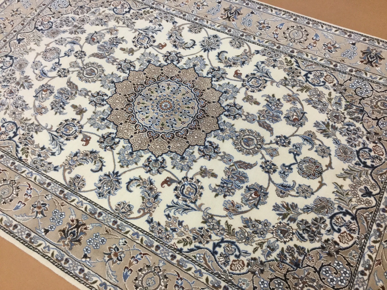 5′.7″ X 8′.6″ Ivory Beige Nainn Oriental Area Rug Hand Knotted Wool