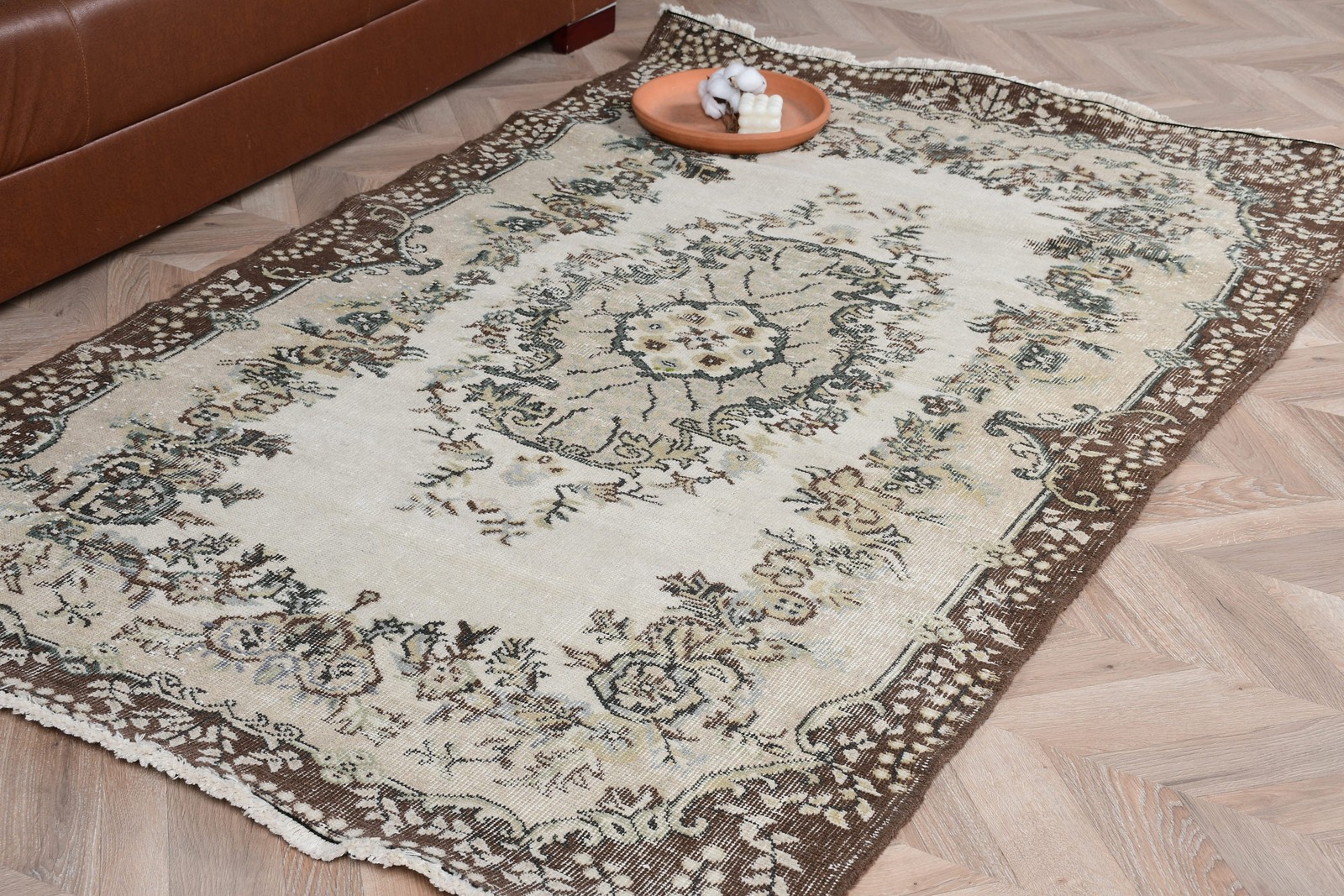 4×6,5 ft Turkish Rug, Brown Floral Vintage Rug Wool