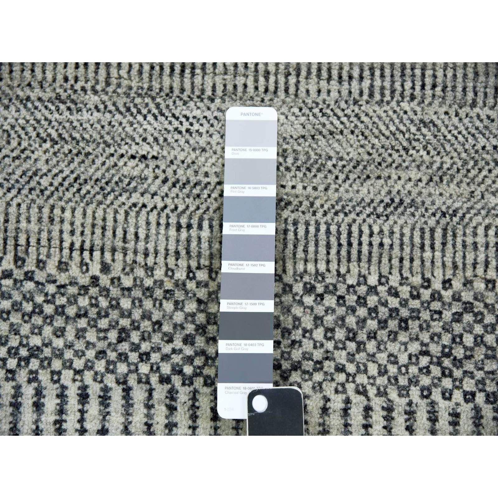 5’x5′ Silver Gray Undyed Wool Hand Knotted Modern Grass Design Round Rug R79697
