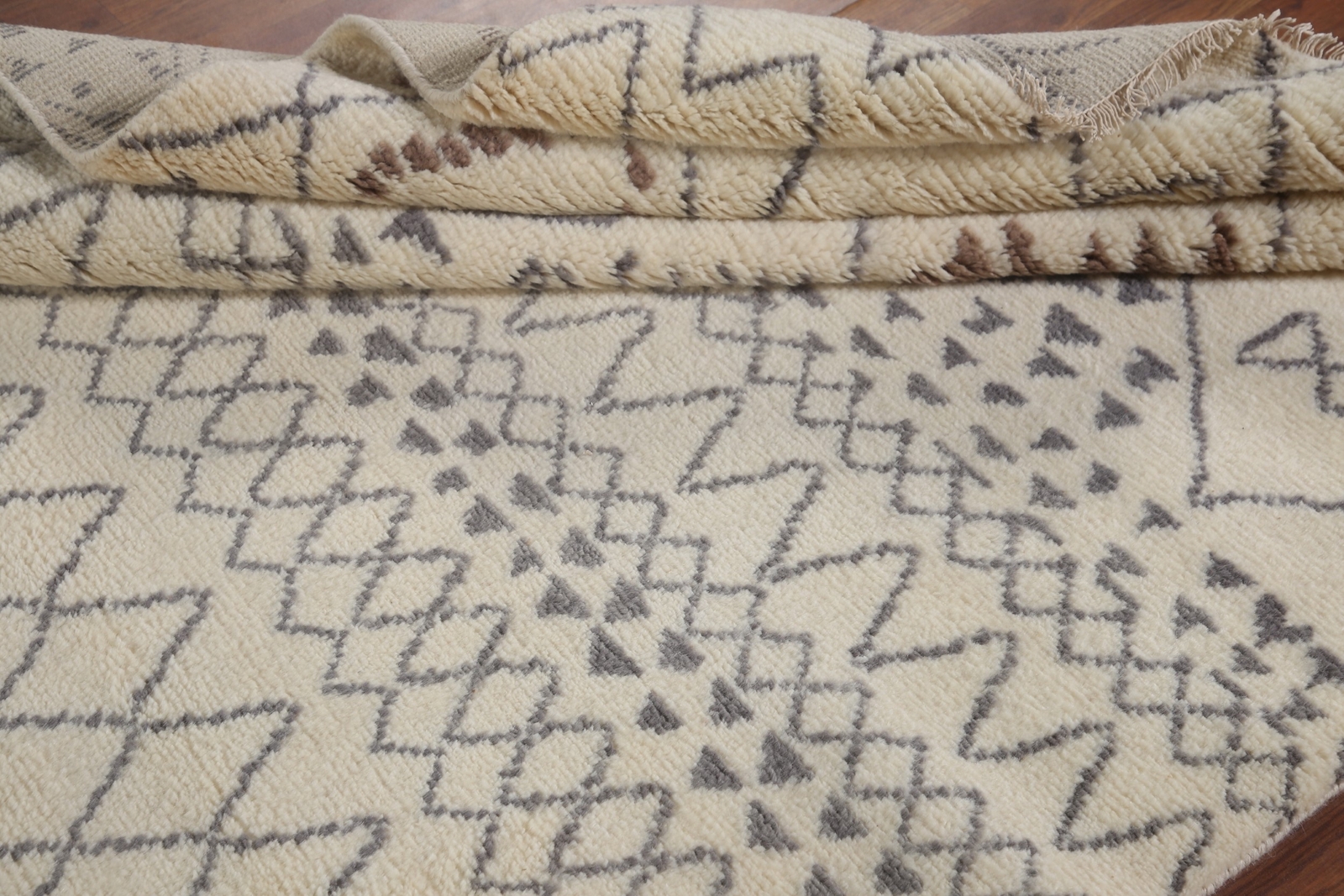 Modern Handmade Luxury Hand-Knotted Moroccan Wool Accent Rugs 5×8 ft
