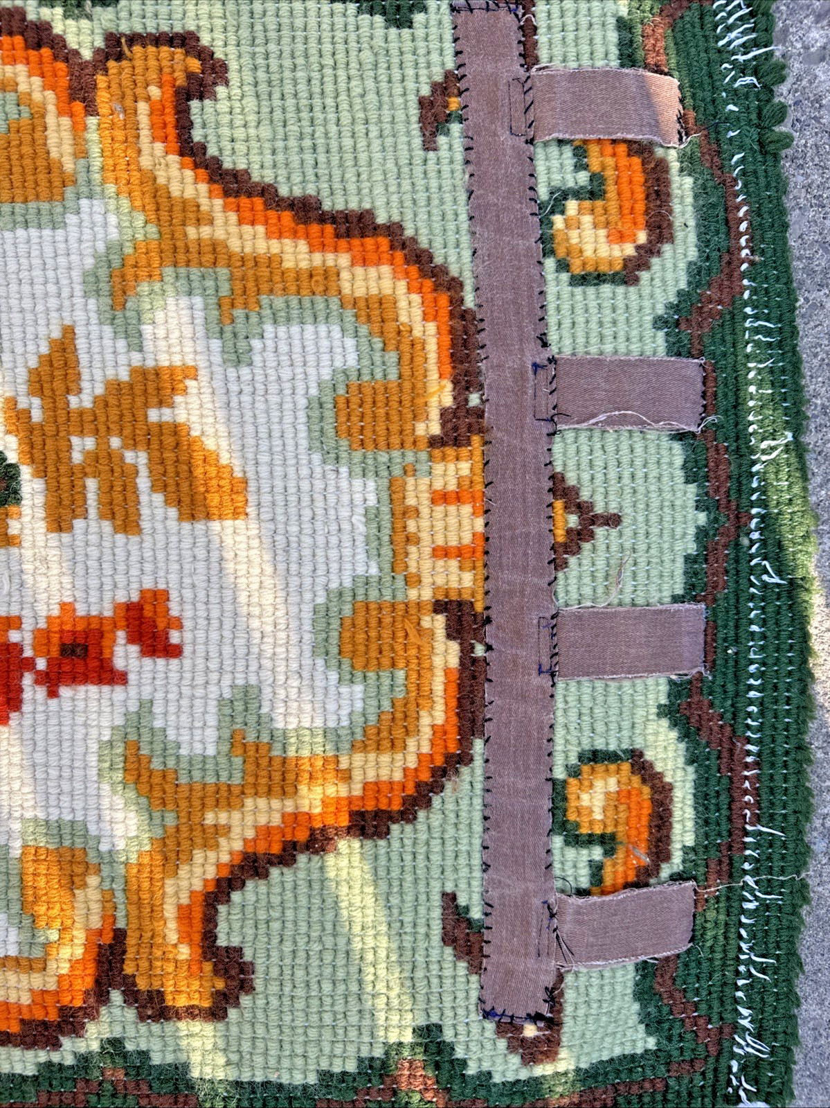 Vintage Shillcraft Ready Made Latch Hook Rug Floral Roses Scalloped Edge Retro