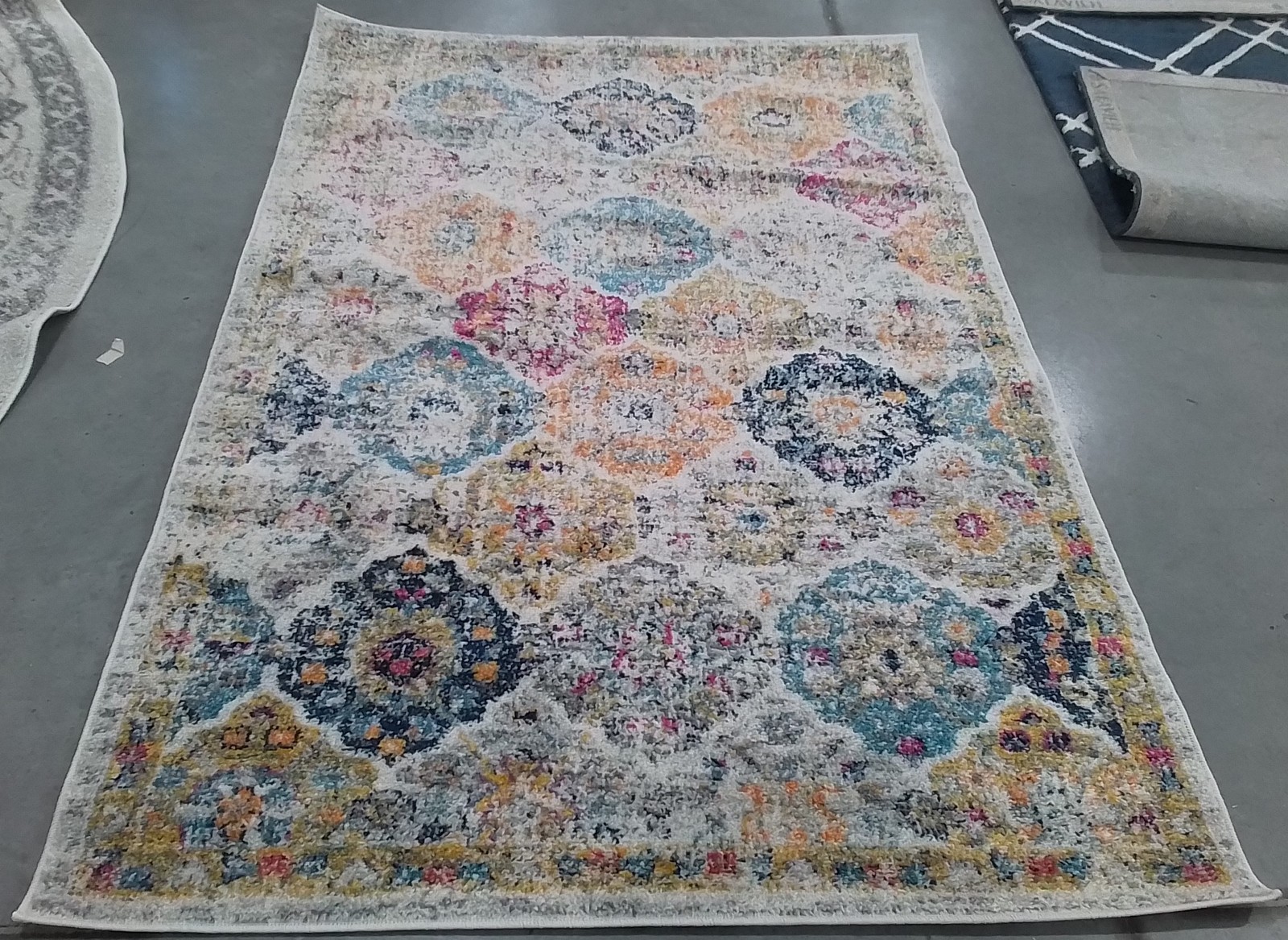 CREAM / MULTI 4′-0″ x 6′-0″ Back Stain Rug, Reduced Price 1172807646 MAD611B-4