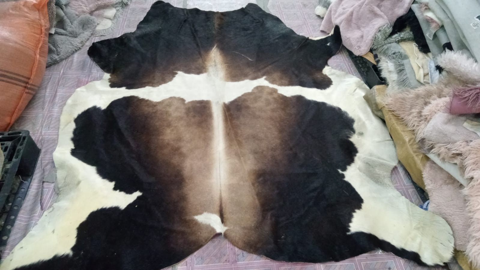Codehide rugs Brown and white